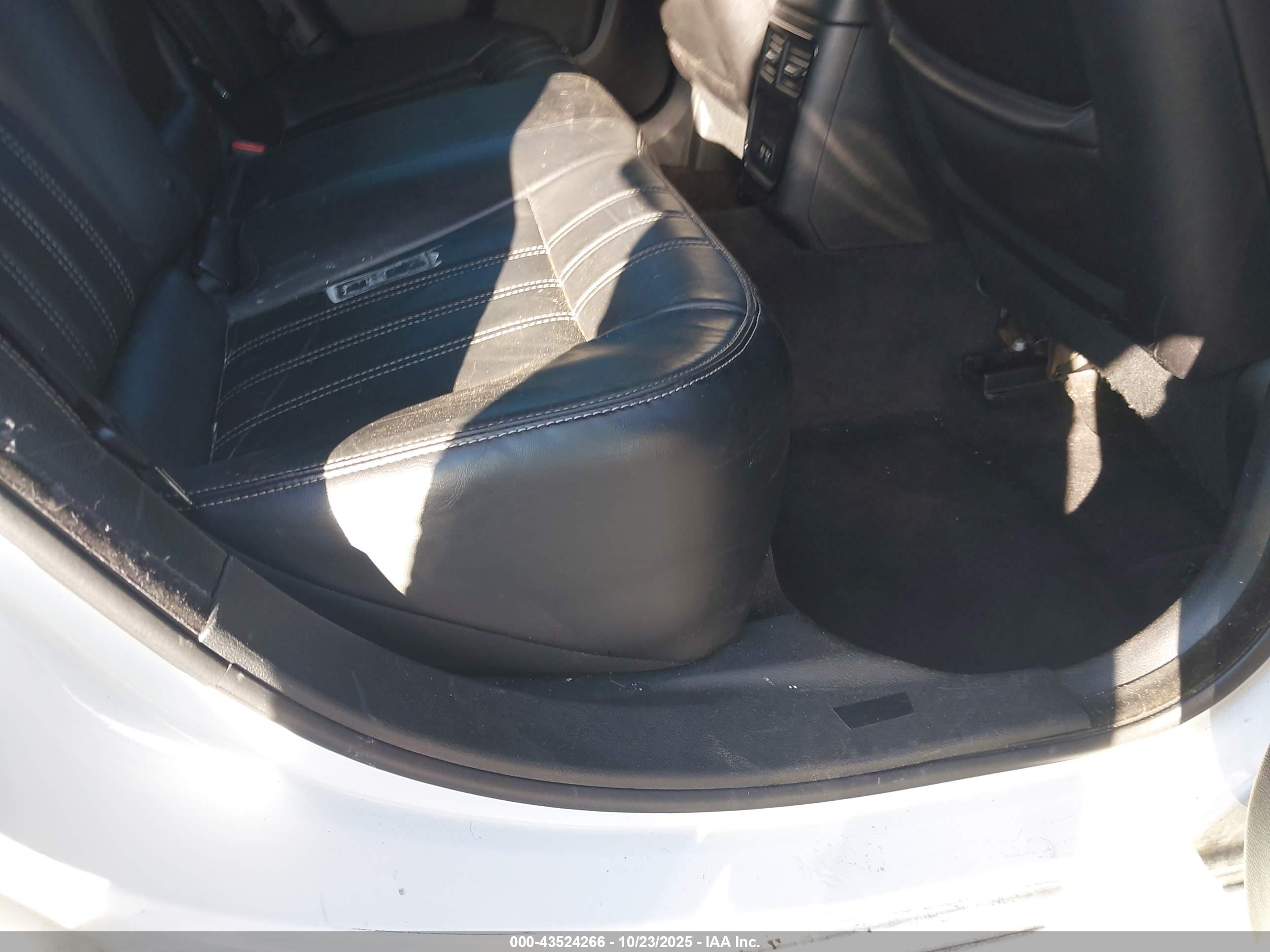 CHRYSLER 300 image 8
