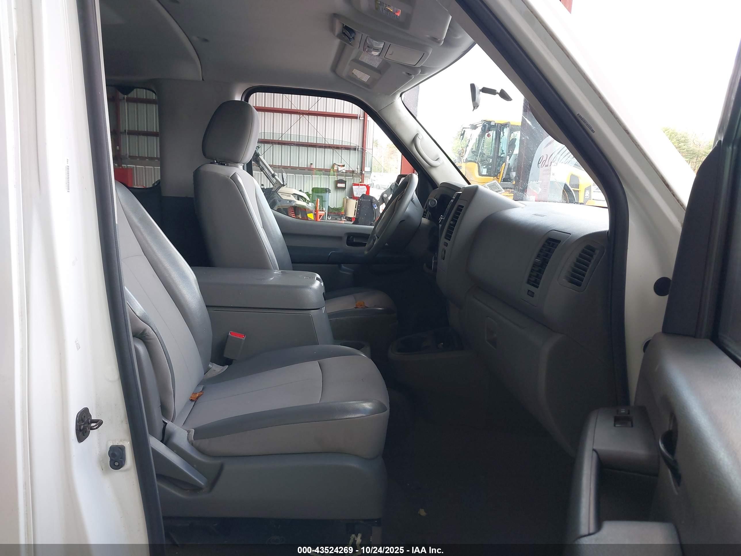 NISSAN NV image 5