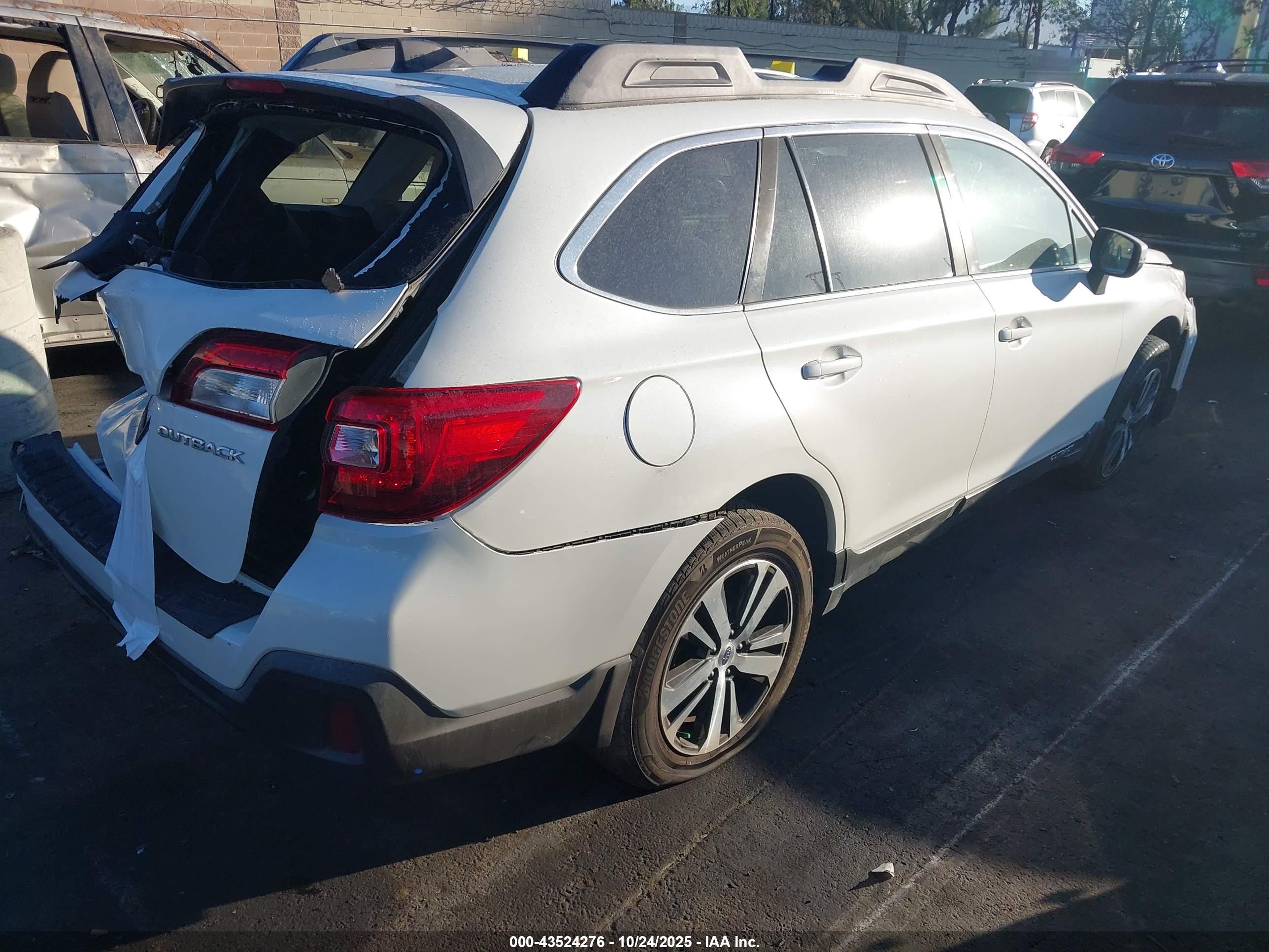 SUBARU OUTBACK image 4