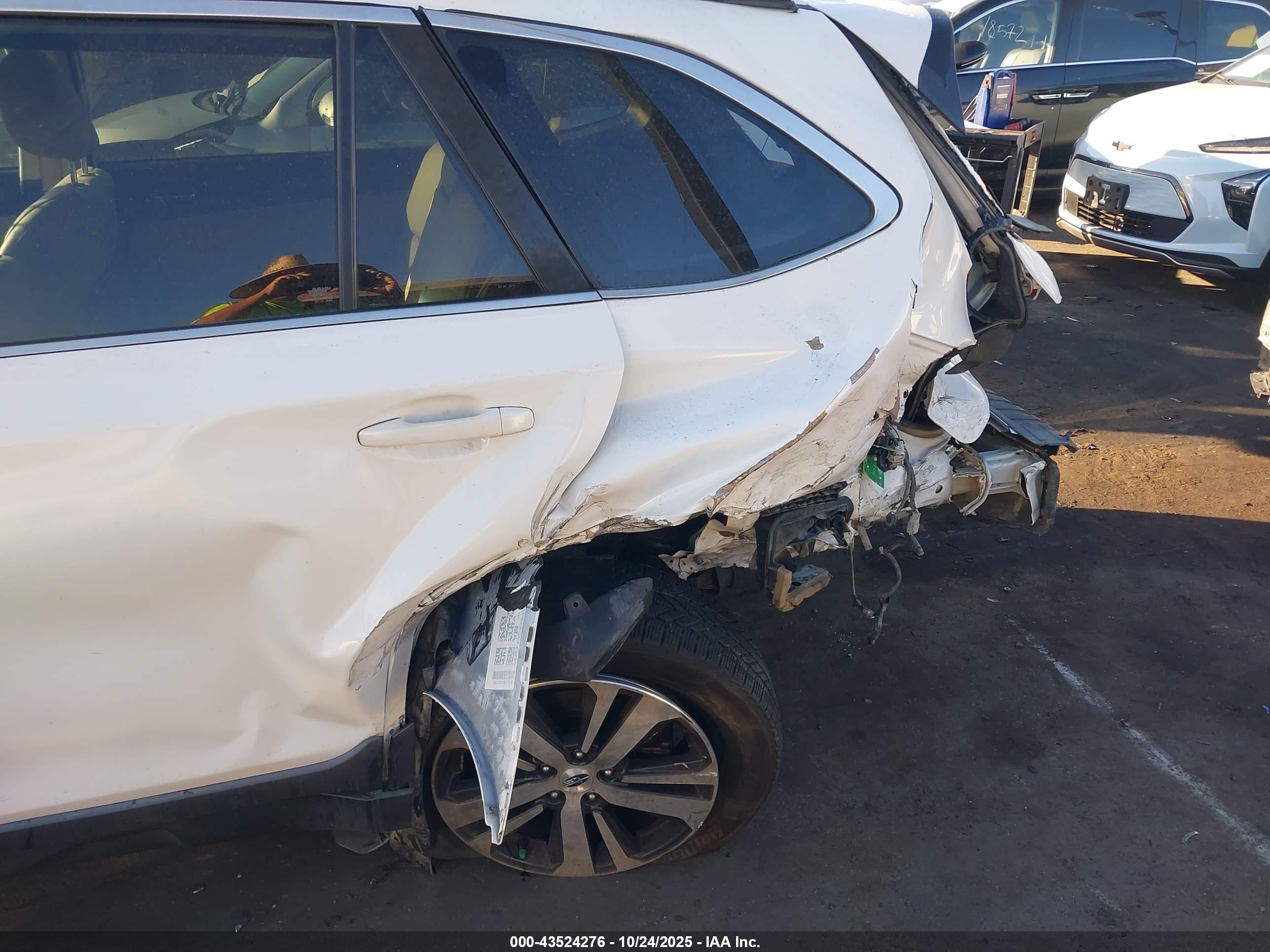 SUBARU OUTBACK image 6