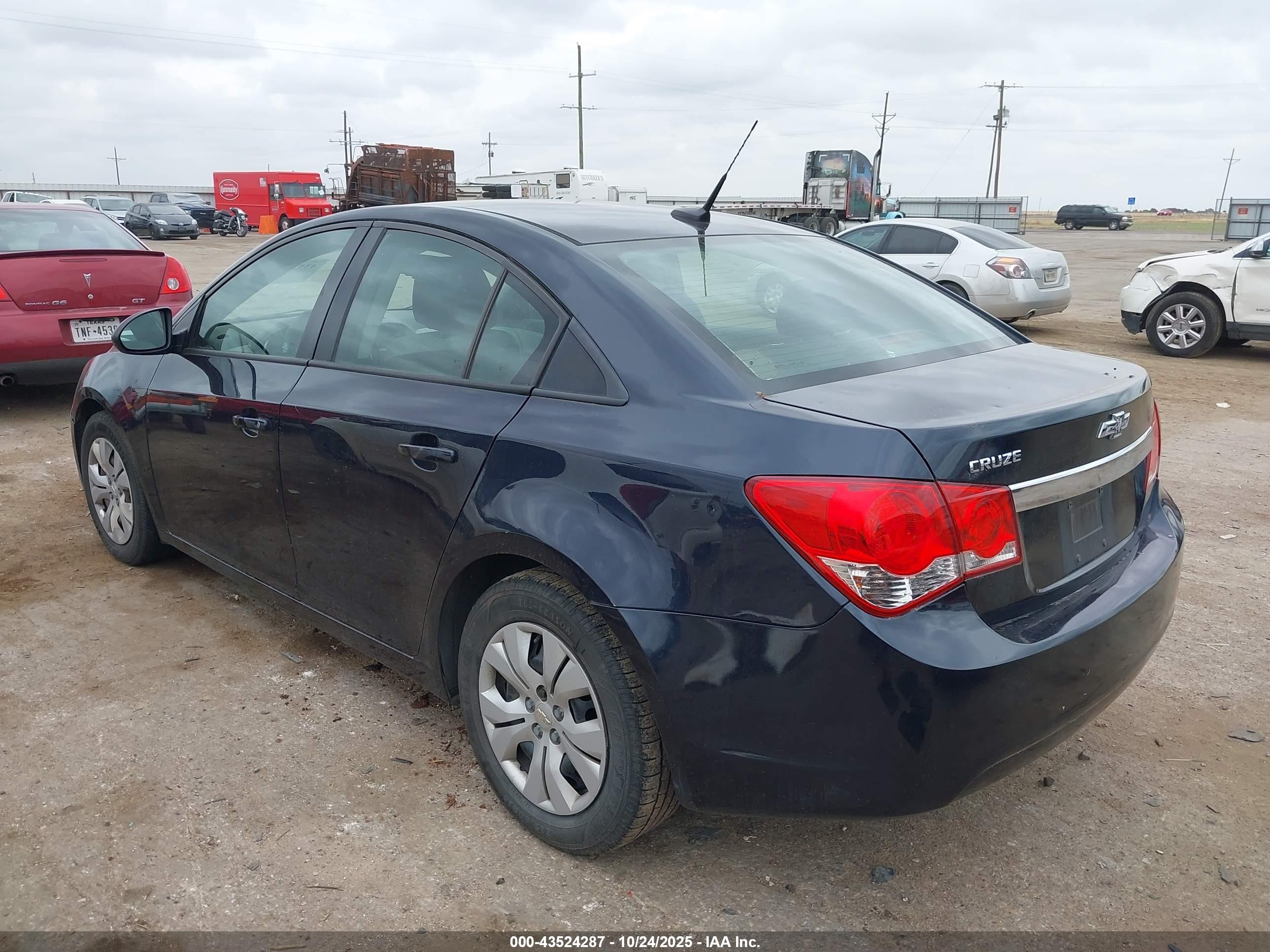 CHEVROLET CRUZE image 3