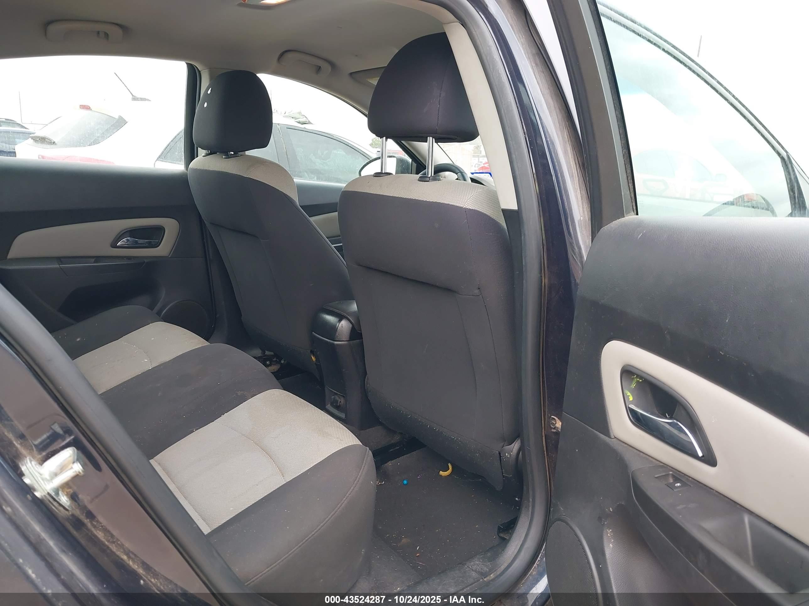 CHEVROLET CRUZE image 8