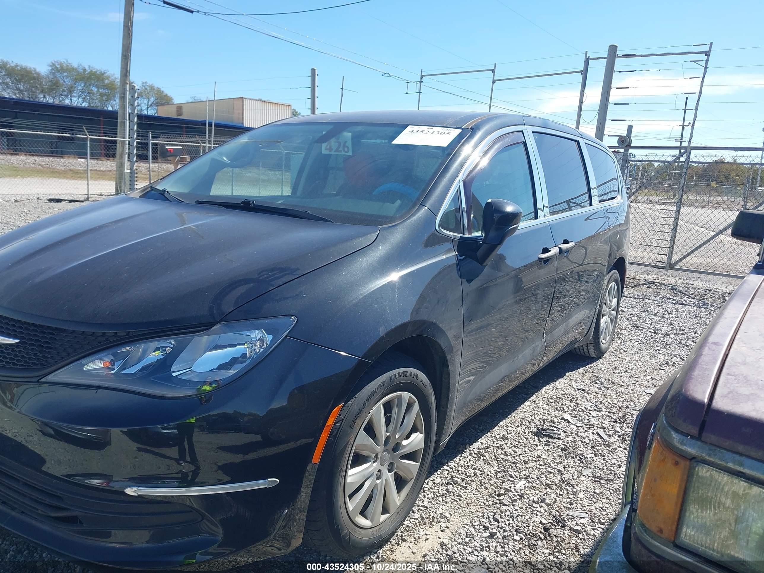 CHRYSLER VOYAGER image 2