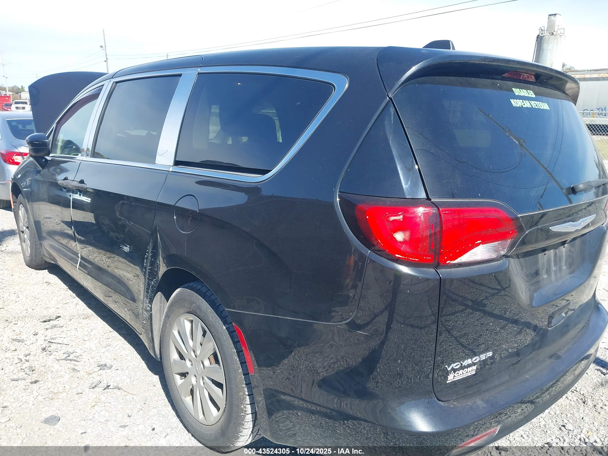 CHRYSLER VOYAGER image 3