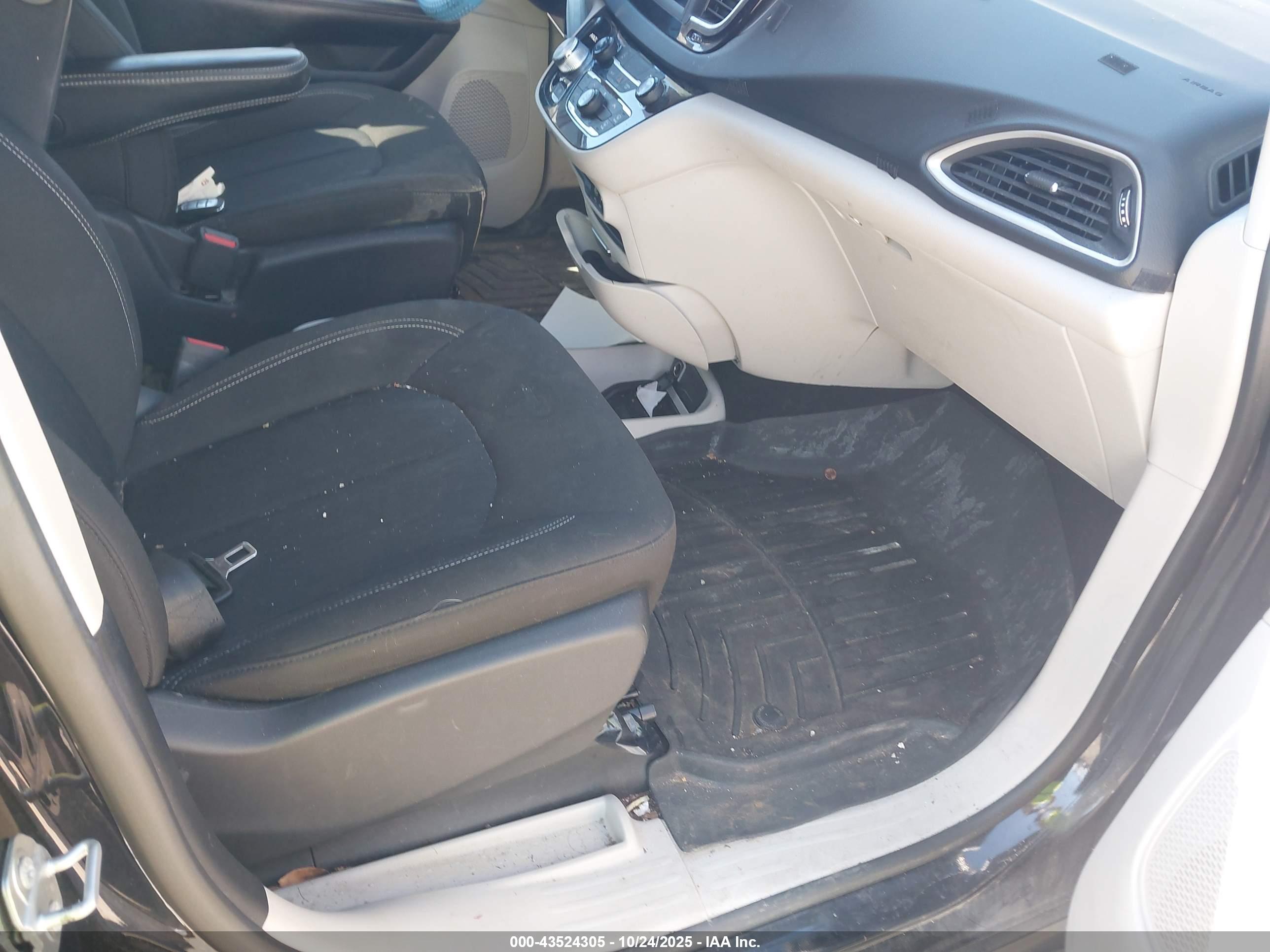 CHRYSLER VOYAGER image 5
