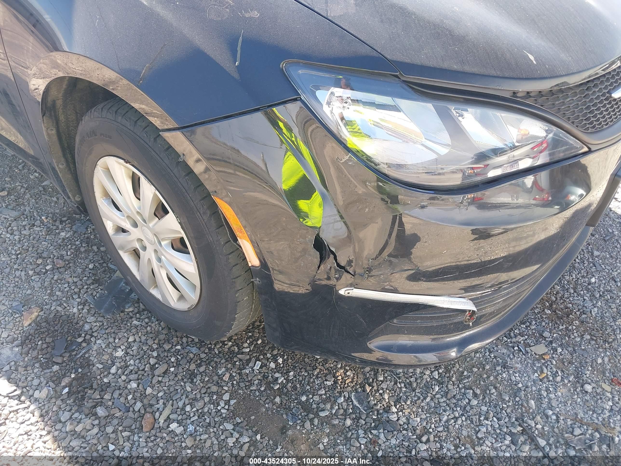 CHRYSLER VOYAGER image 6