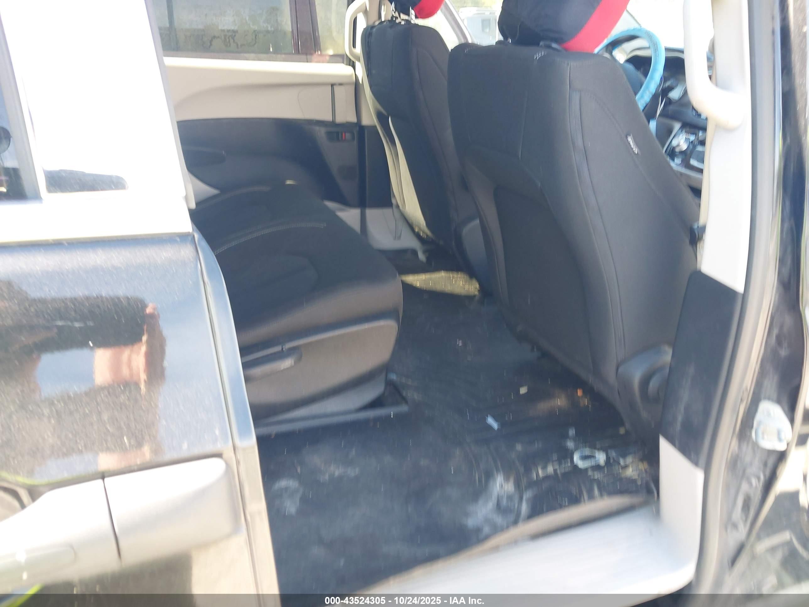 CHRYSLER VOYAGER image 8