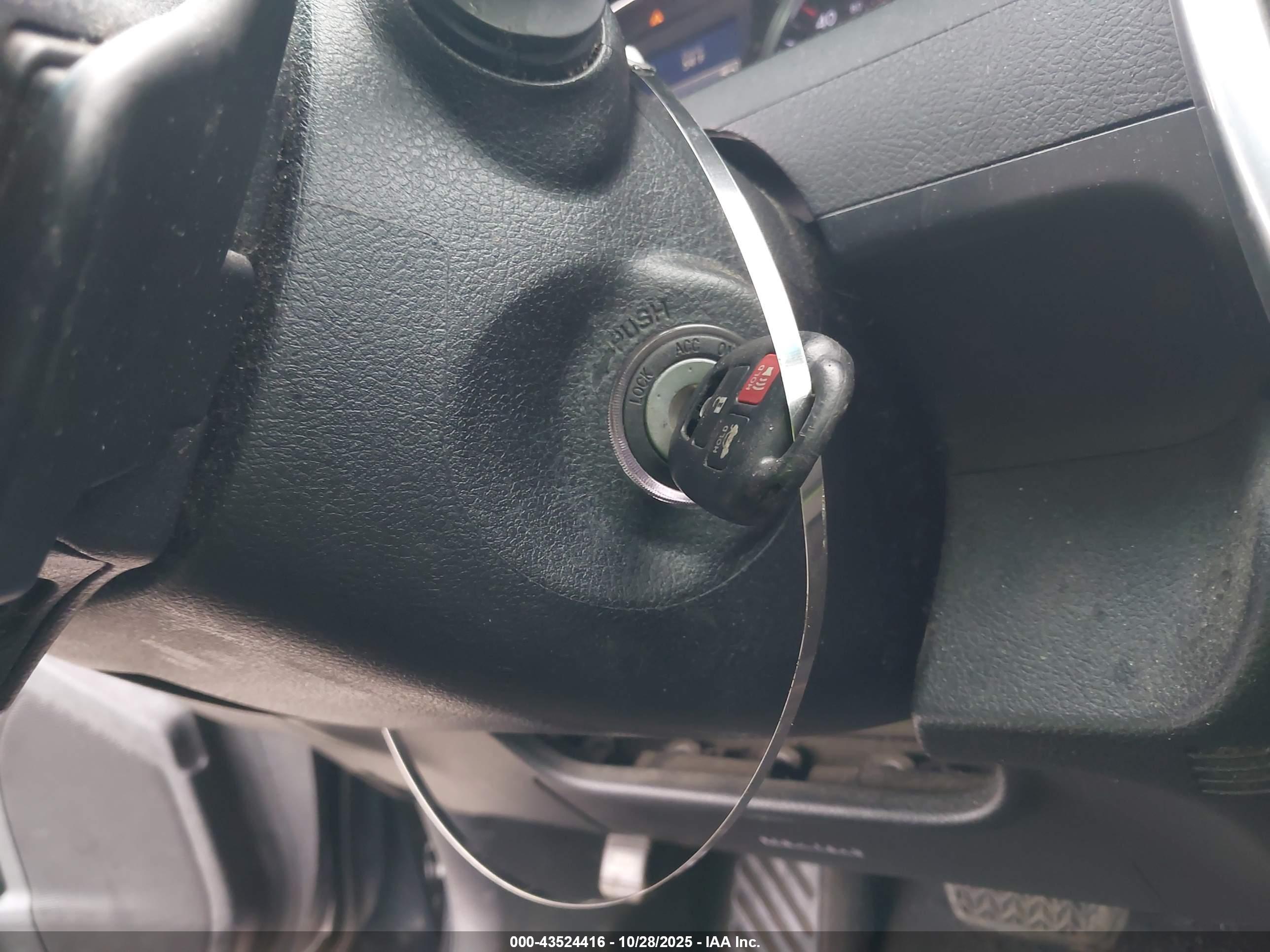 TOYOTA CAMRY image 11