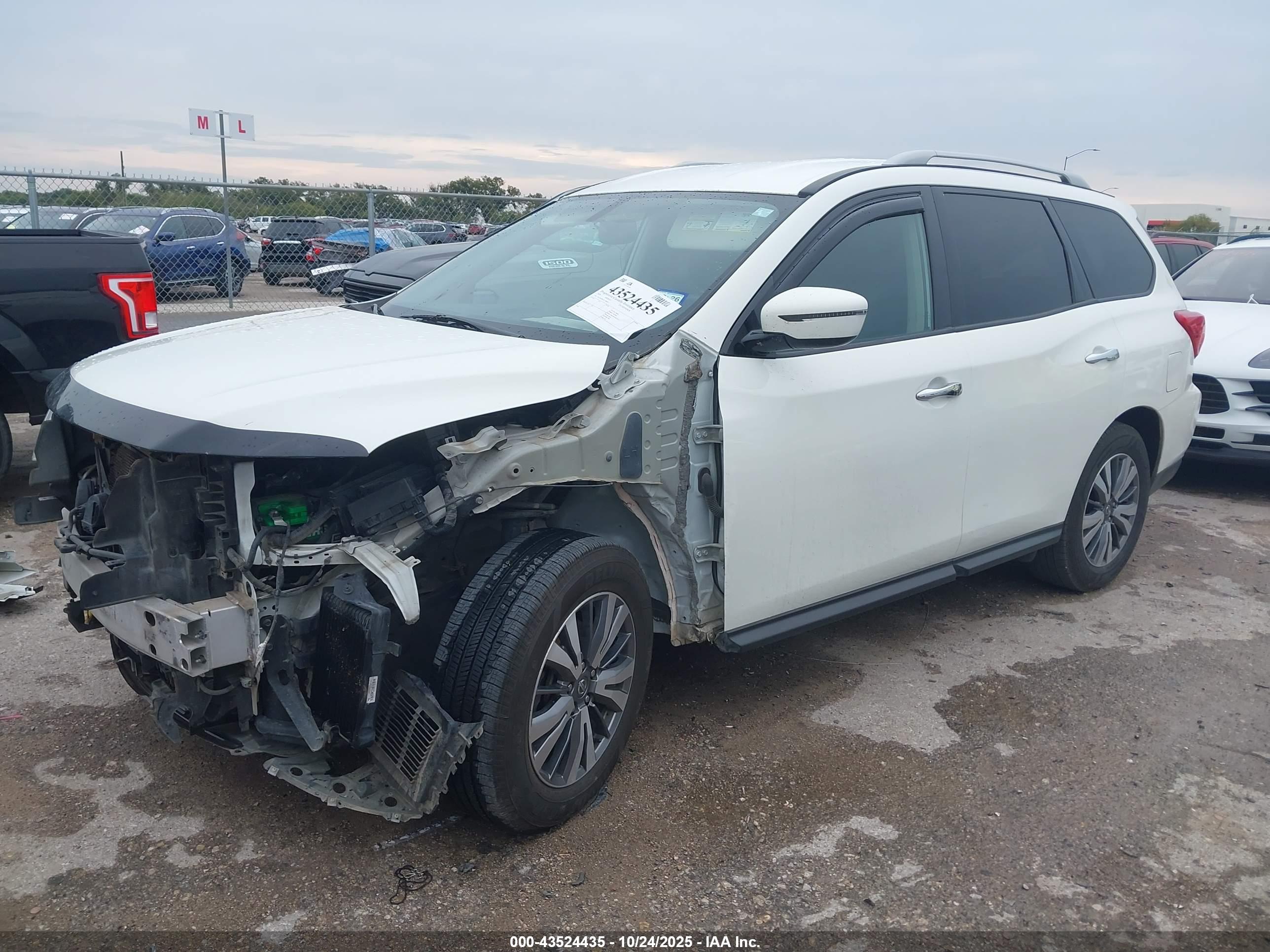 NISSAN PATHFINDER image 2
