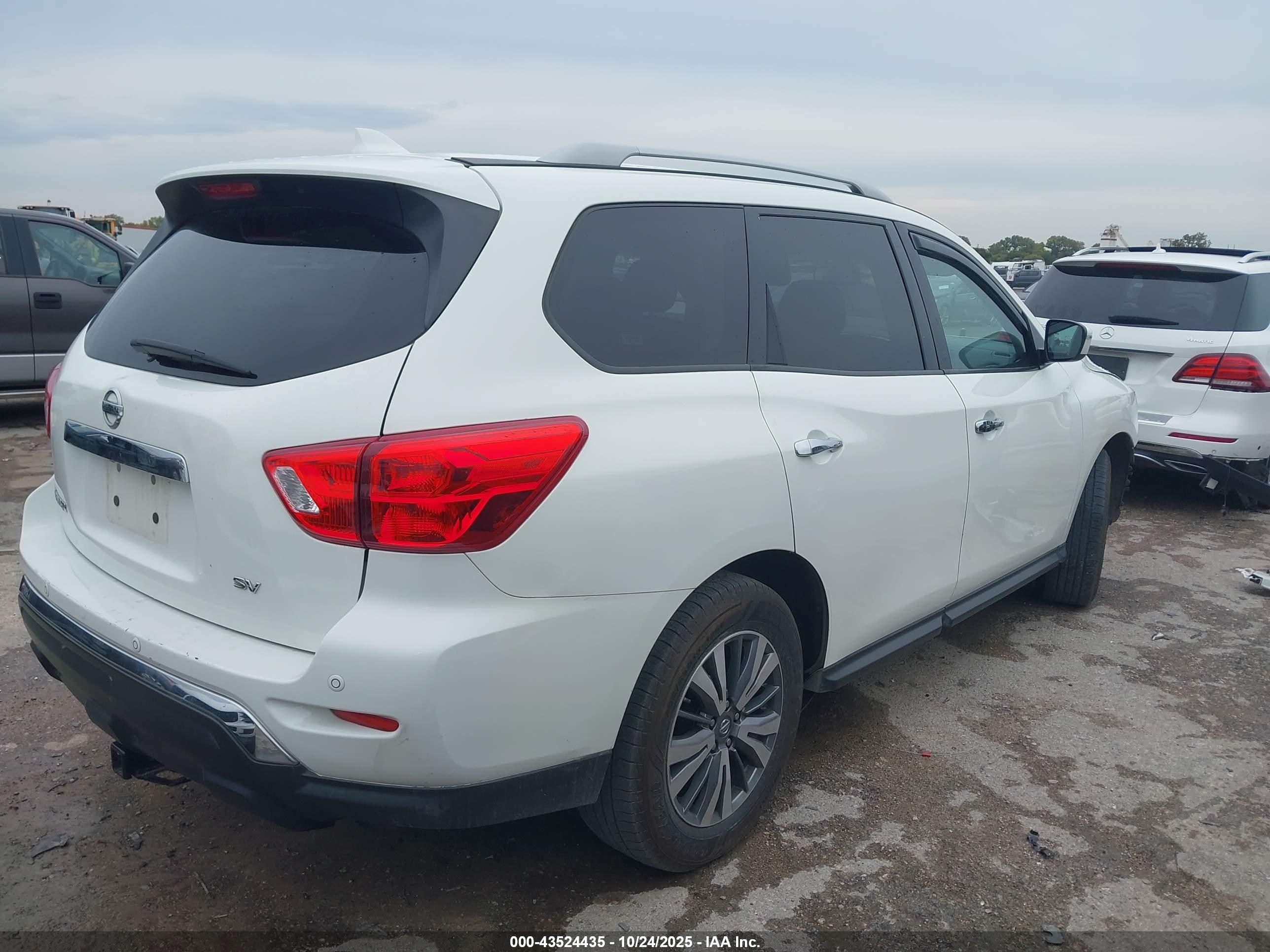 NISSAN PATHFINDER image 4