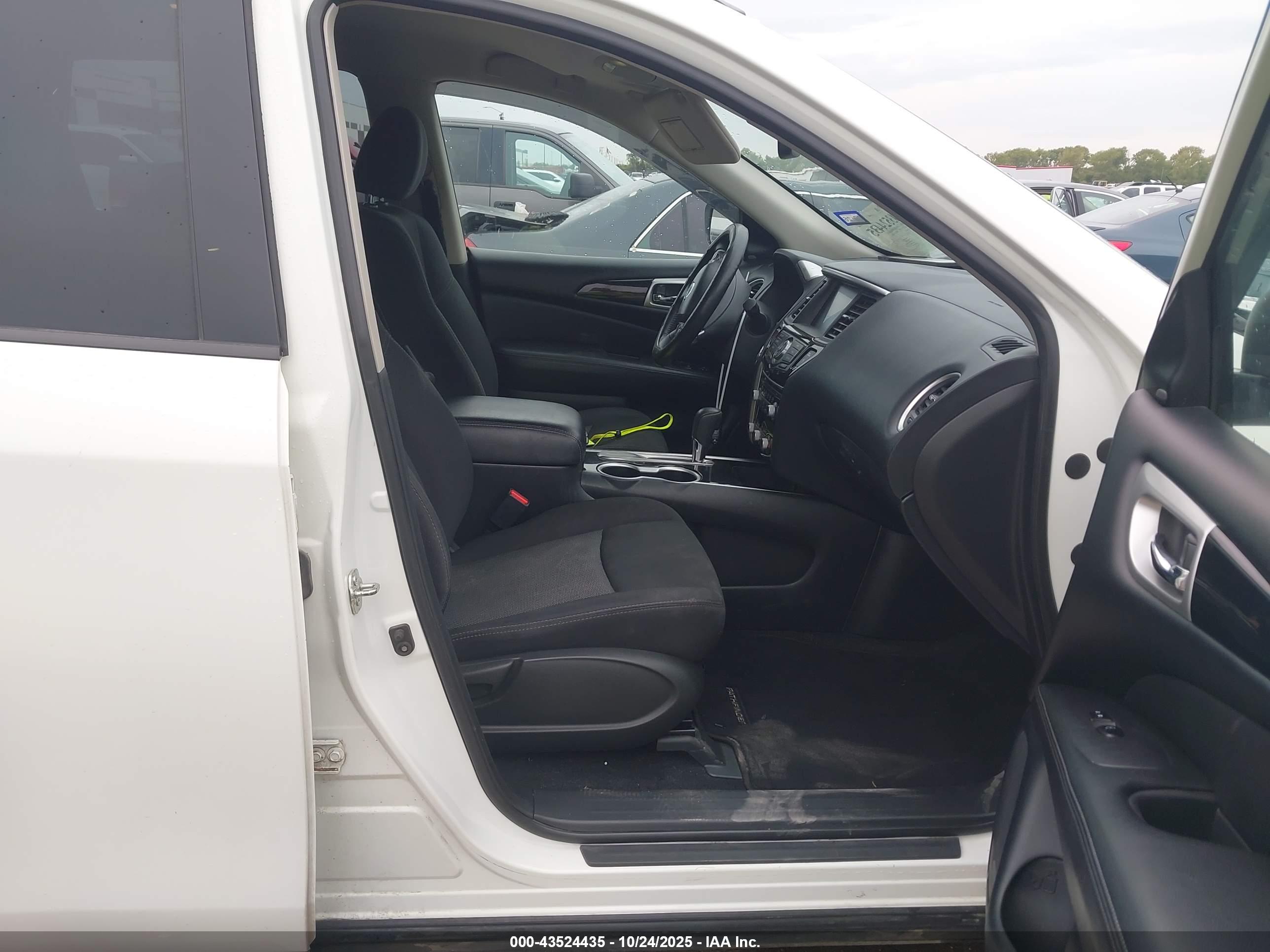 NISSAN PATHFINDER image 5