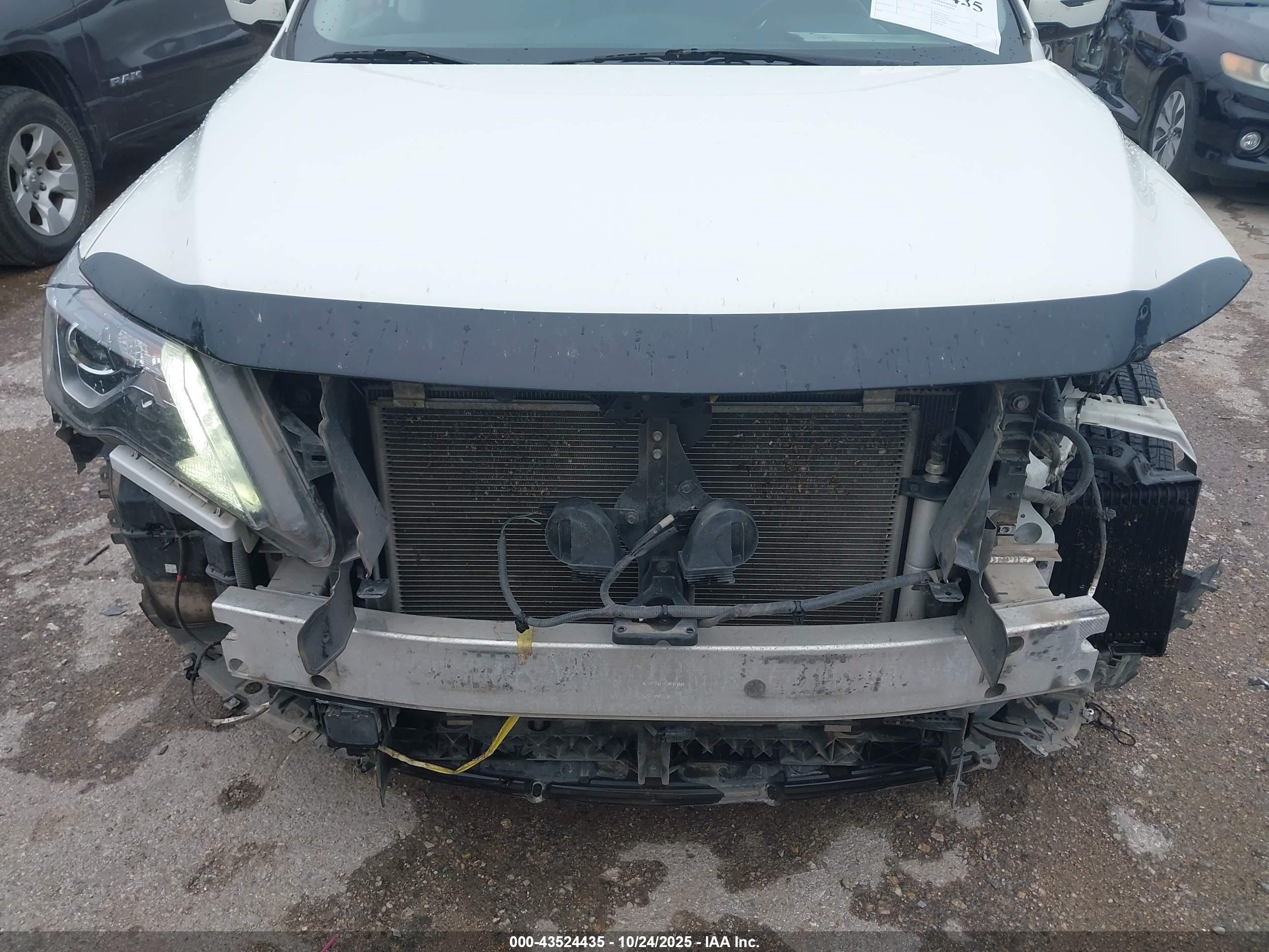 NISSAN PATHFINDER image 6