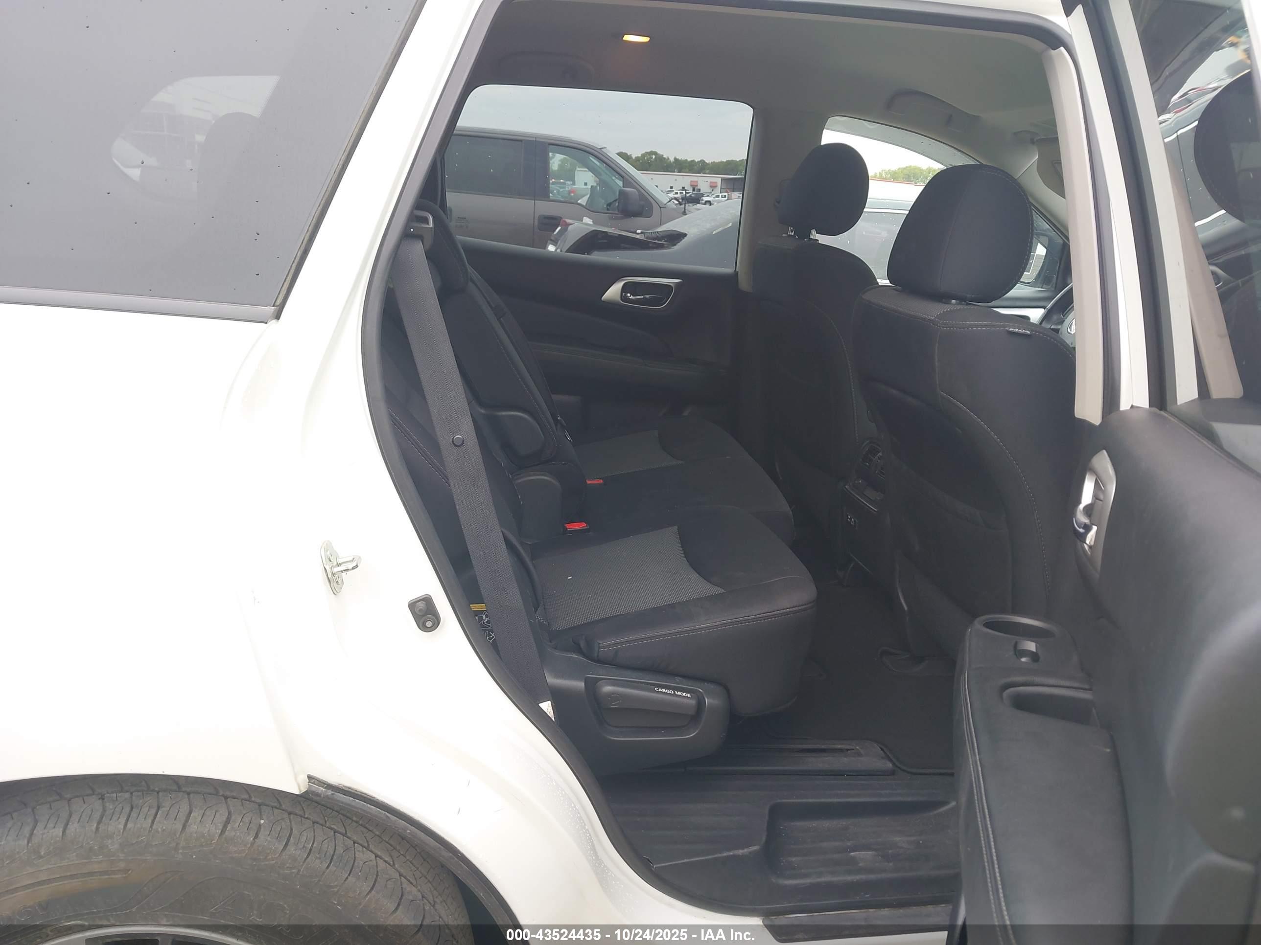 NISSAN PATHFINDER image 8
