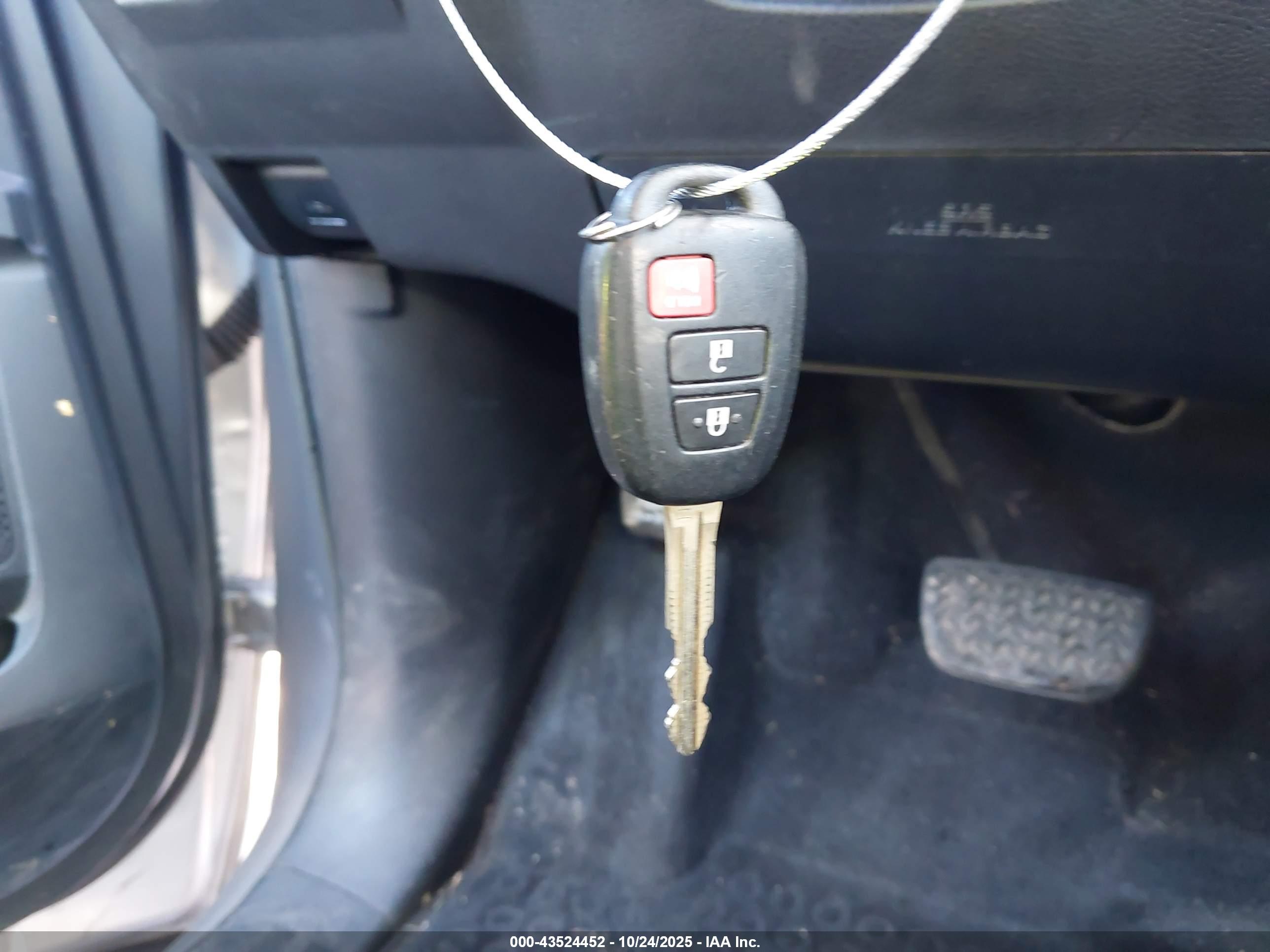 TOYOTA TUNDRA image 11