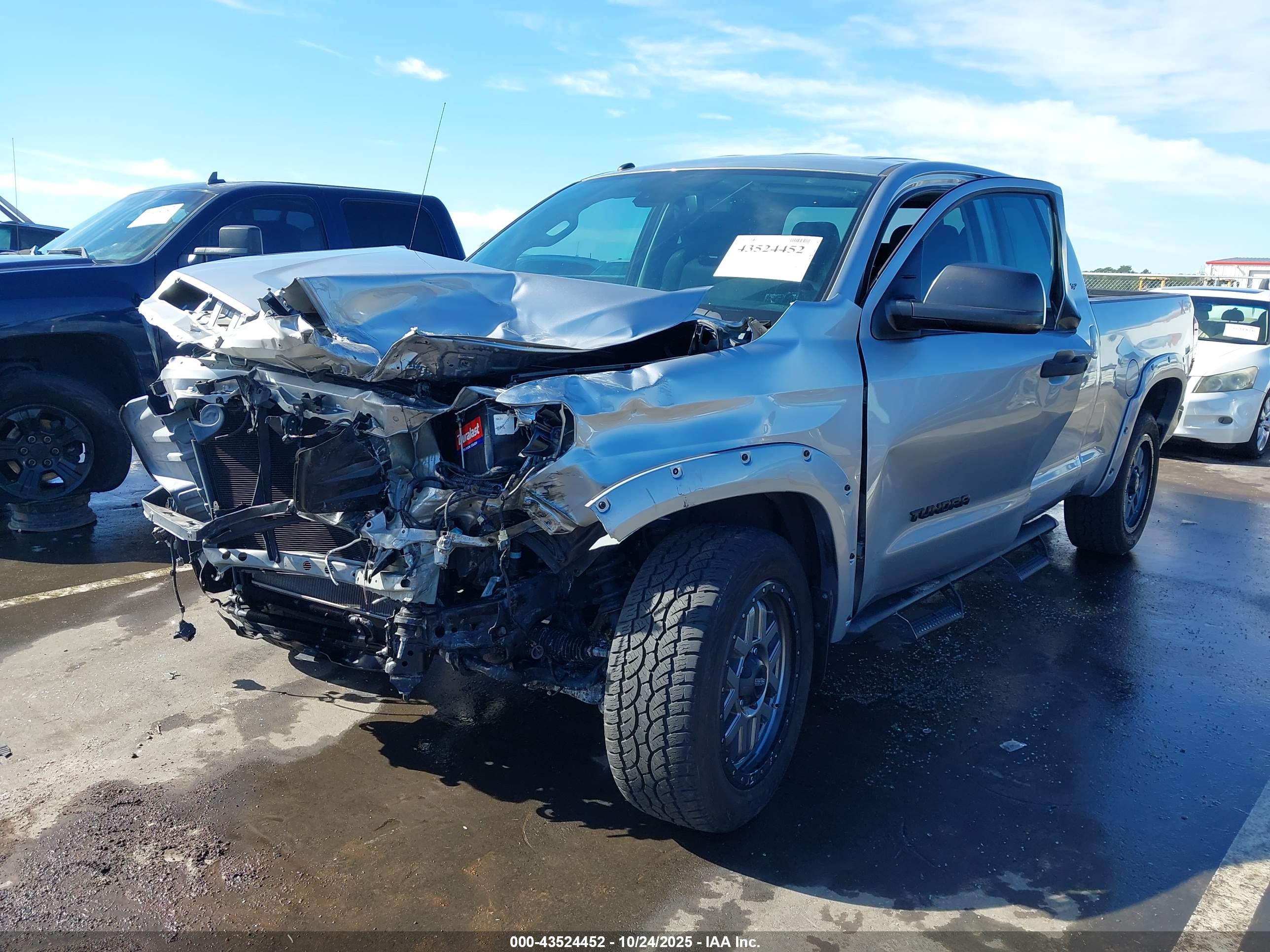 TOYOTA TUNDRA image 2