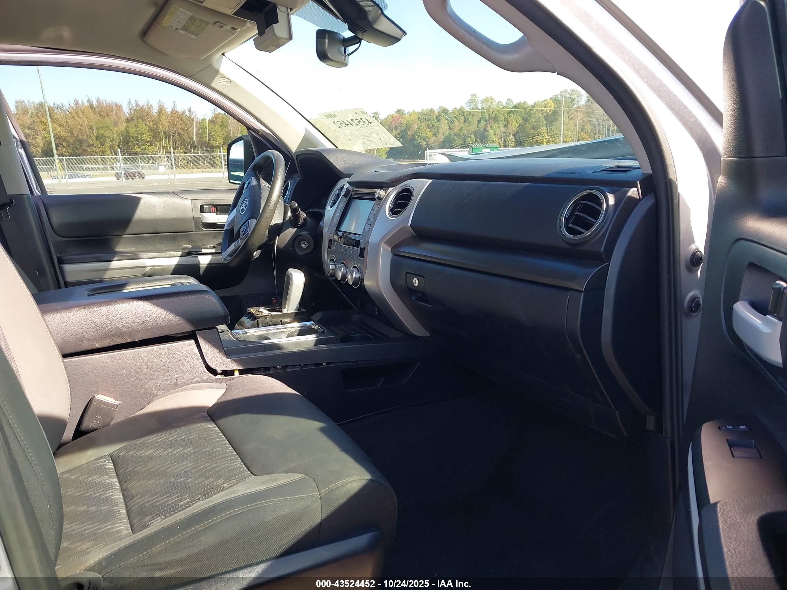 TOYOTA TUNDRA image 5