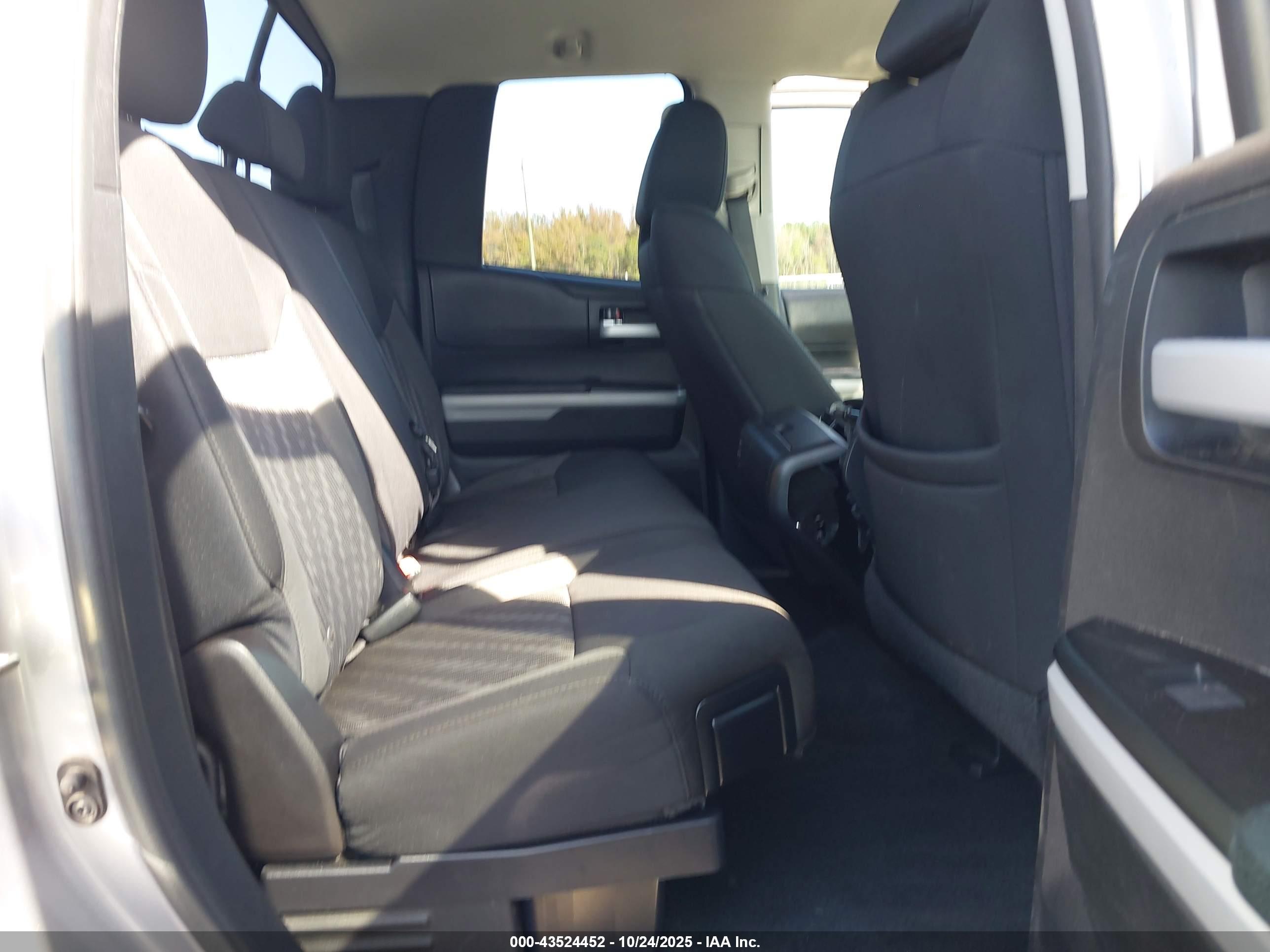 TOYOTA TUNDRA image 8