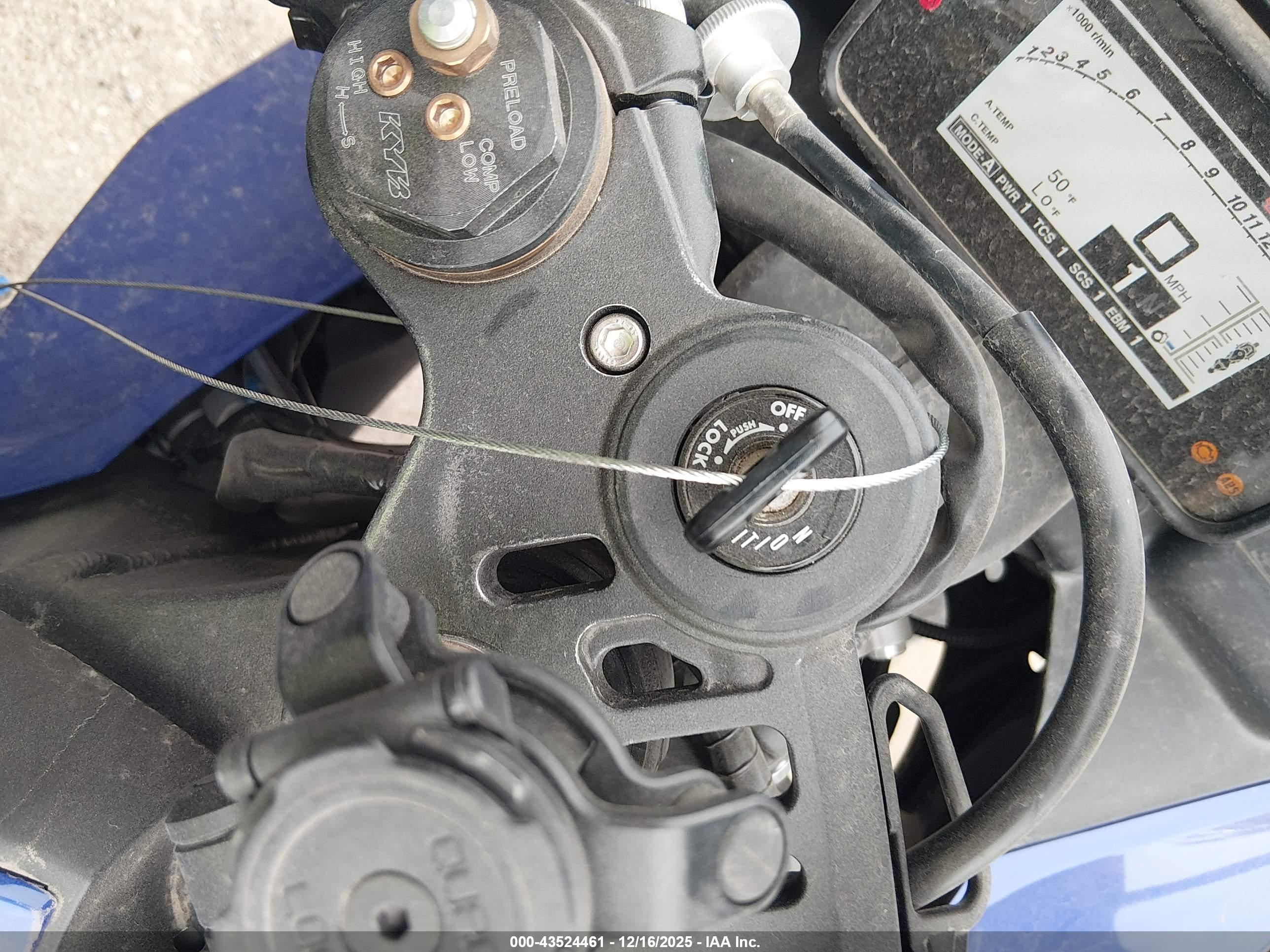 YAMAHA YZF1000 image 11
