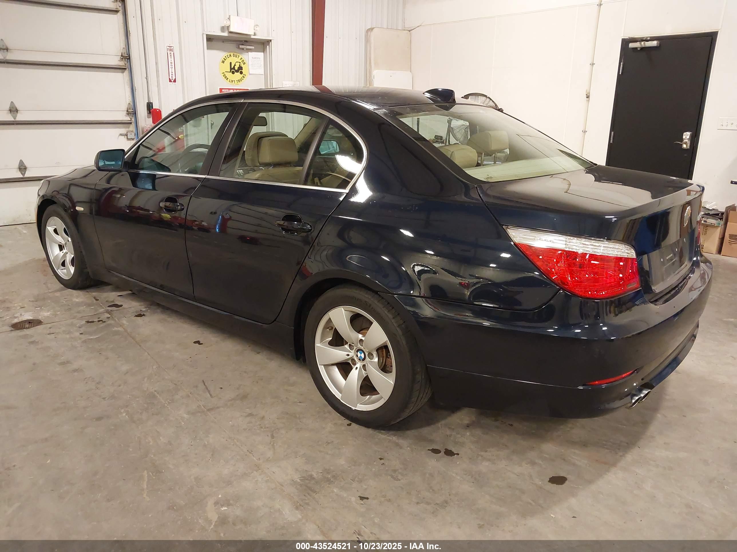 BMW 528I image 3