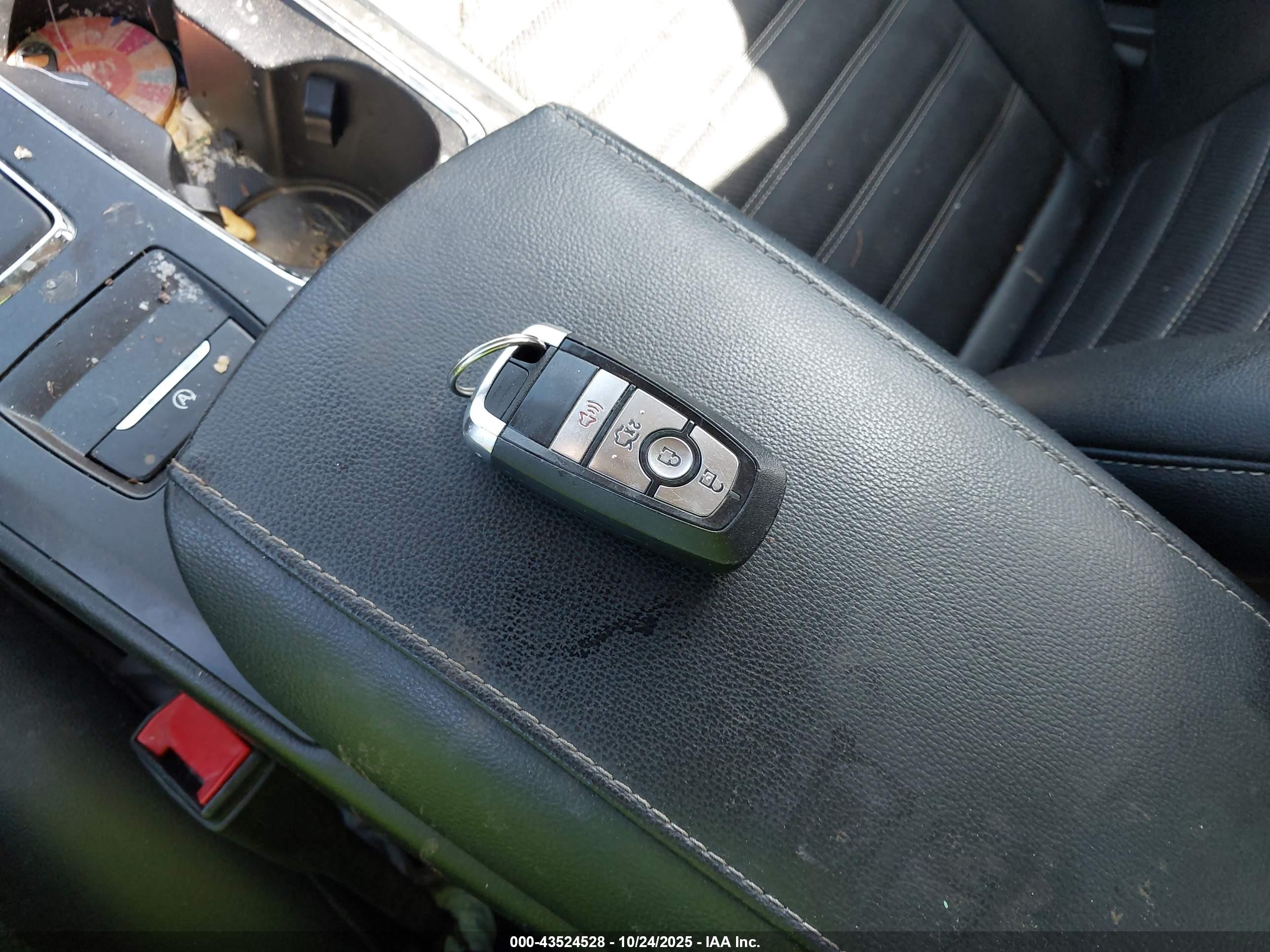 FORD FUSION image 11