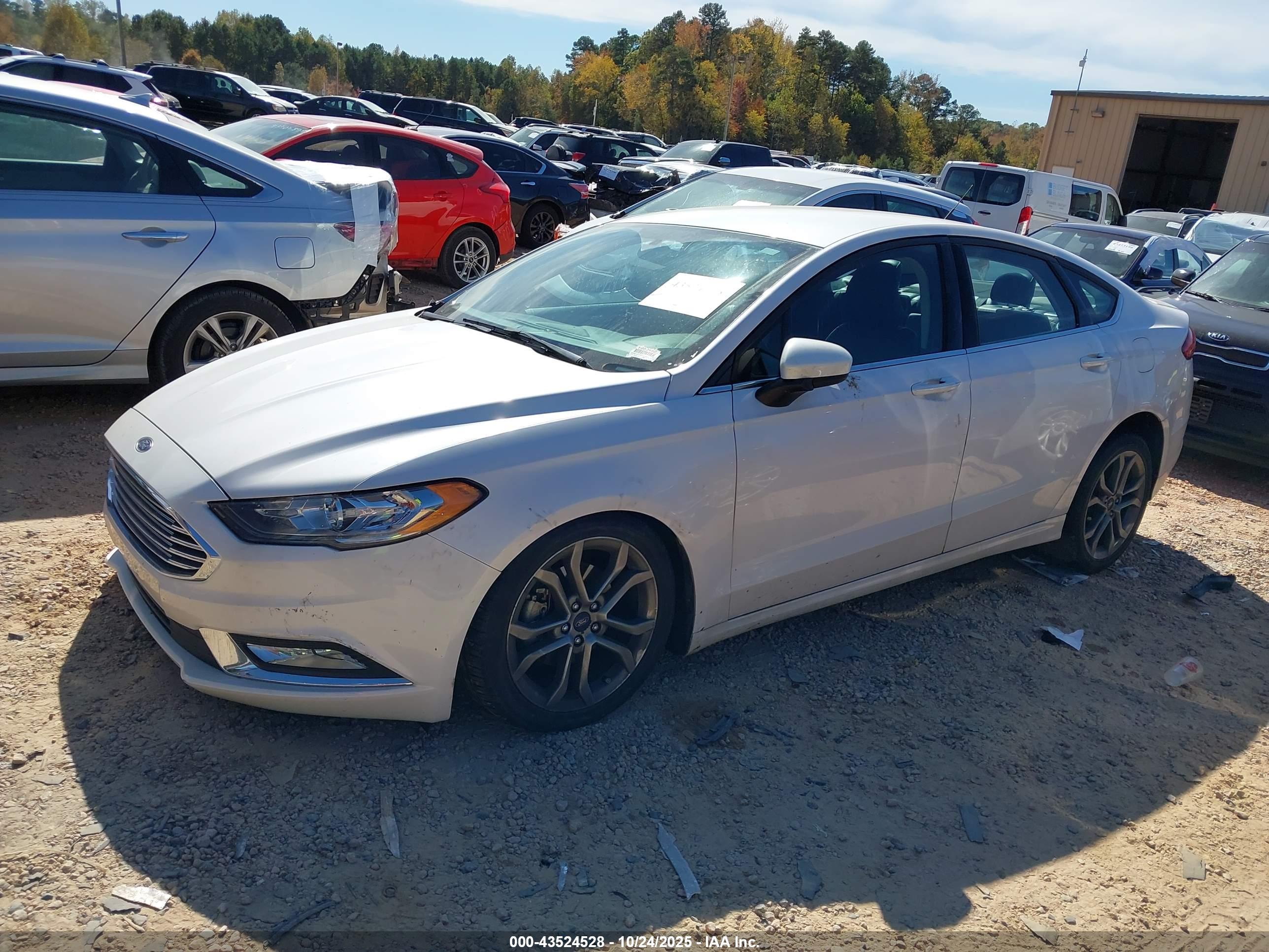 FORD FUSION image 2