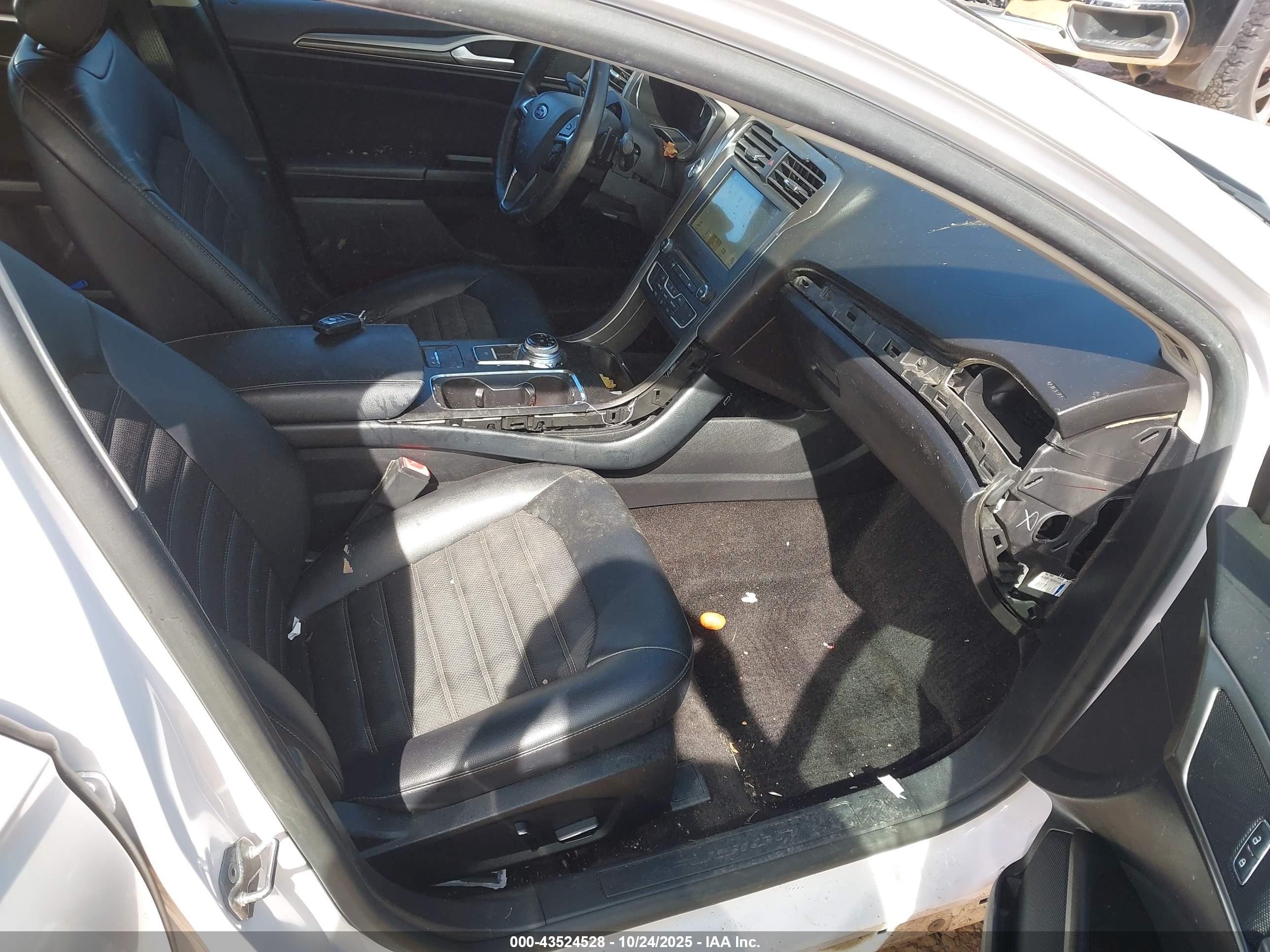 FORD FUSION image 5