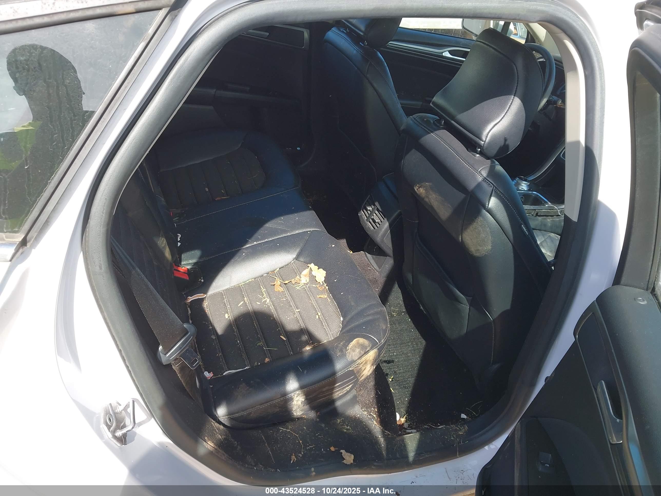 FORD FUSION image 8