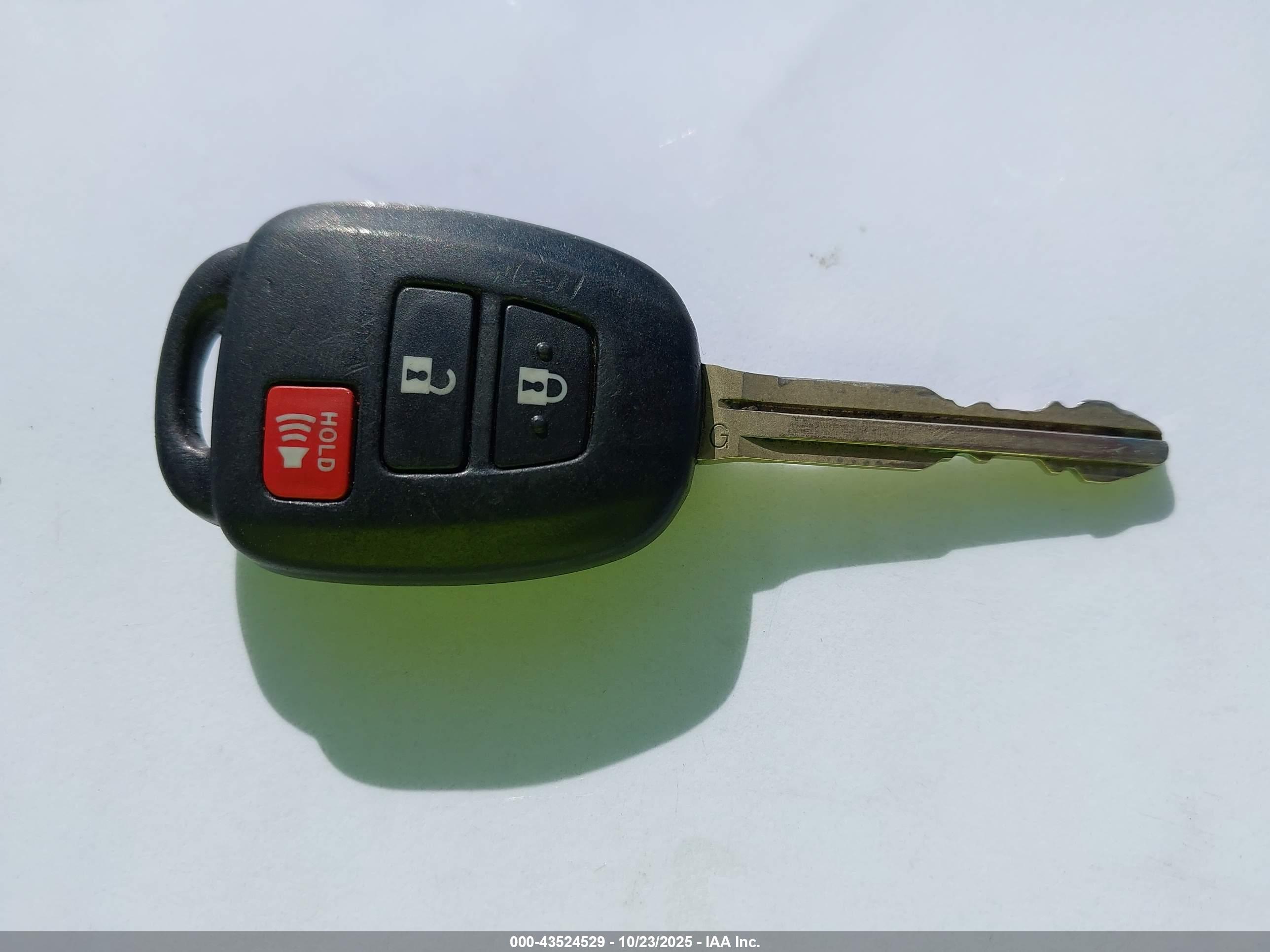TOYOTA PRIUS image 11
