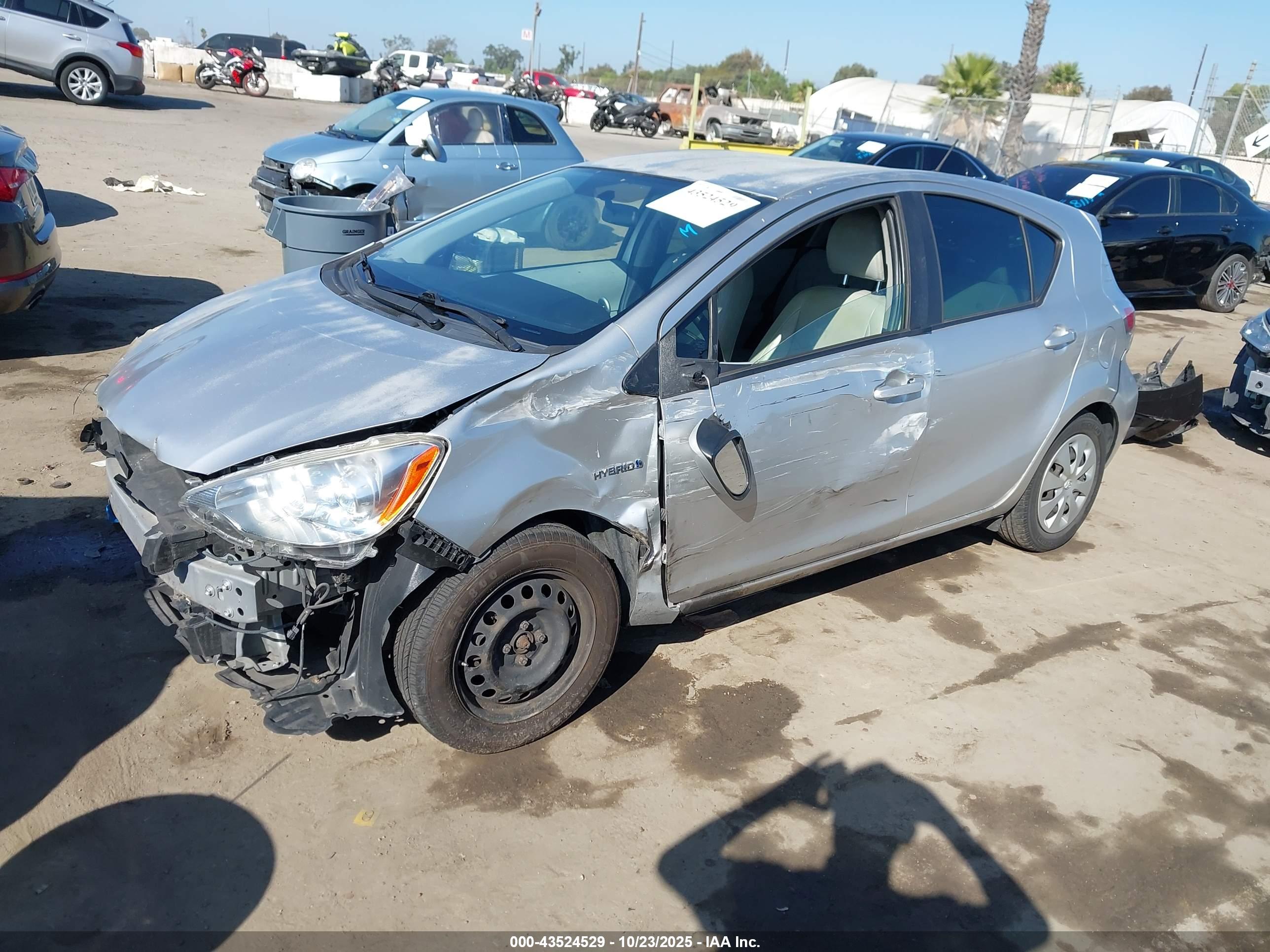 TOYOTA PRIUS image 2