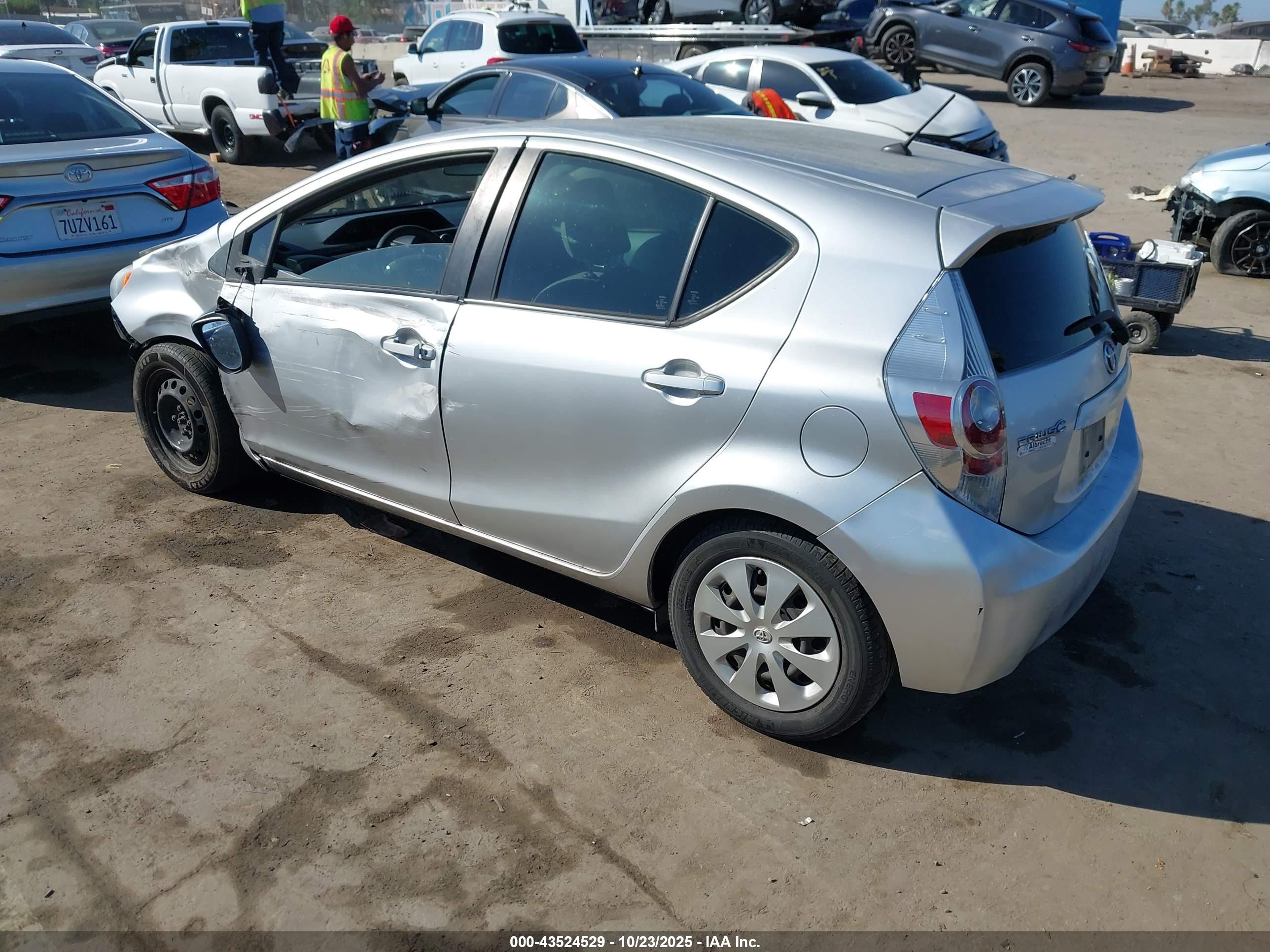 TOYOTA PRIUS image 3