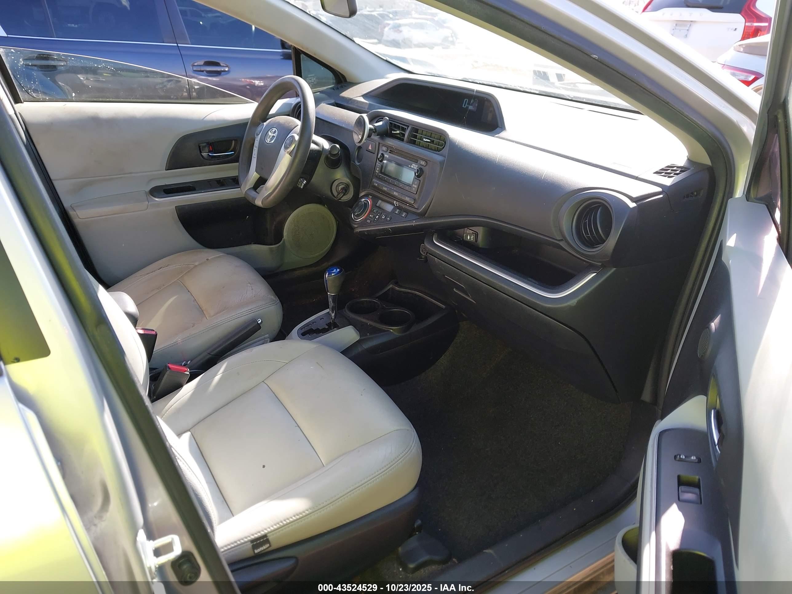 TOYOTA PRIUS image 5