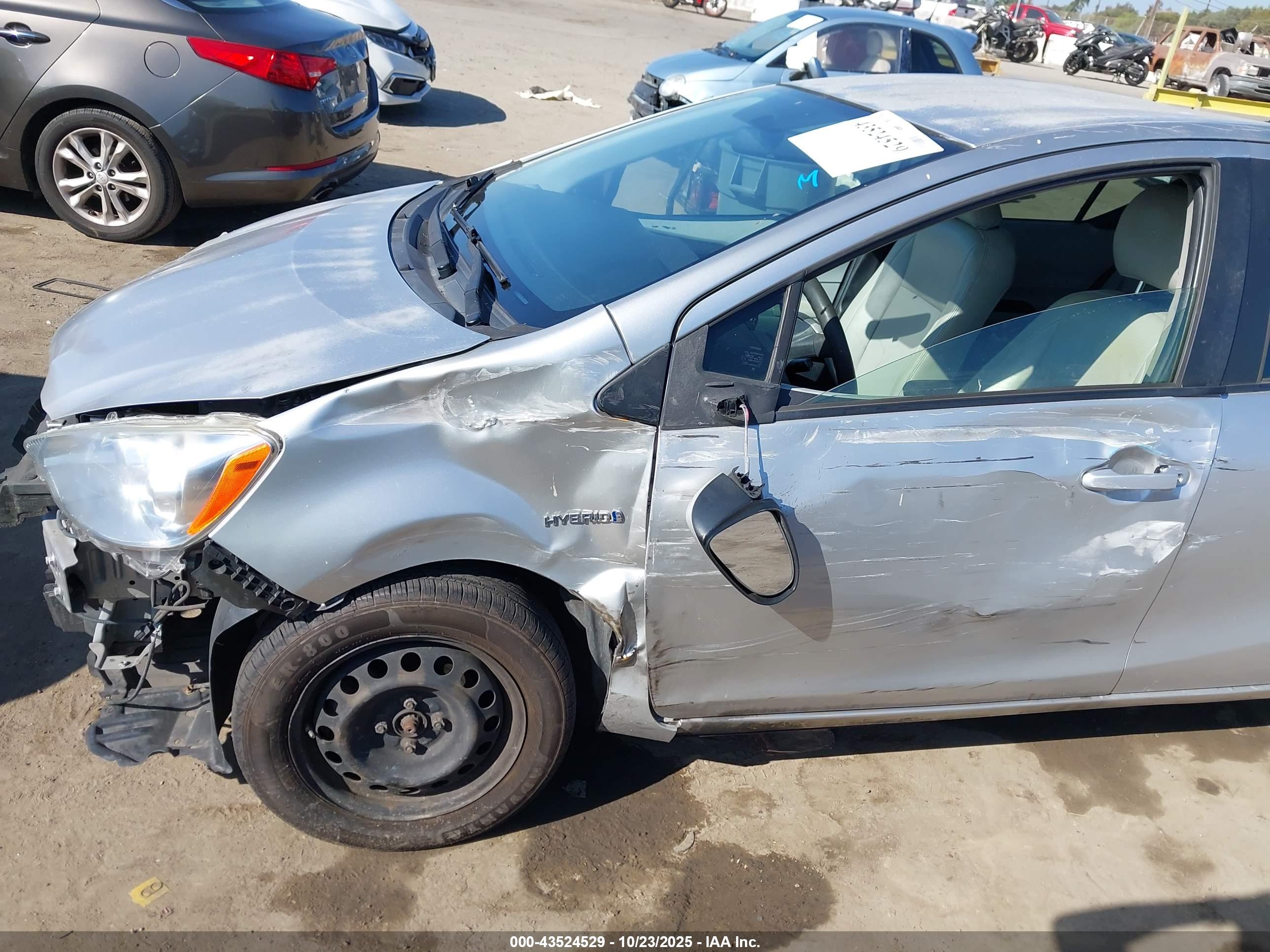TOYOTA PRIUS image 6