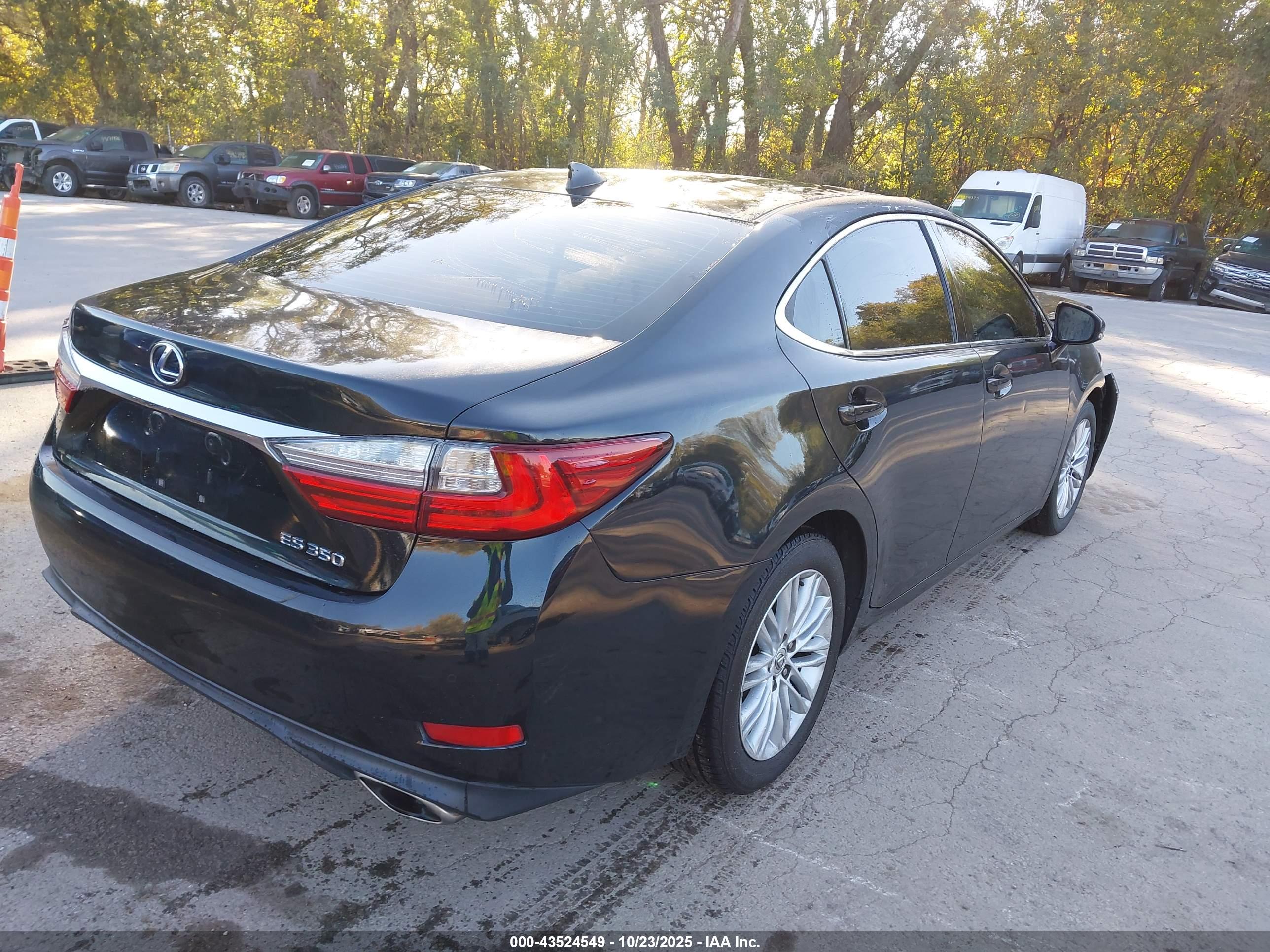LEXUS ES image 4