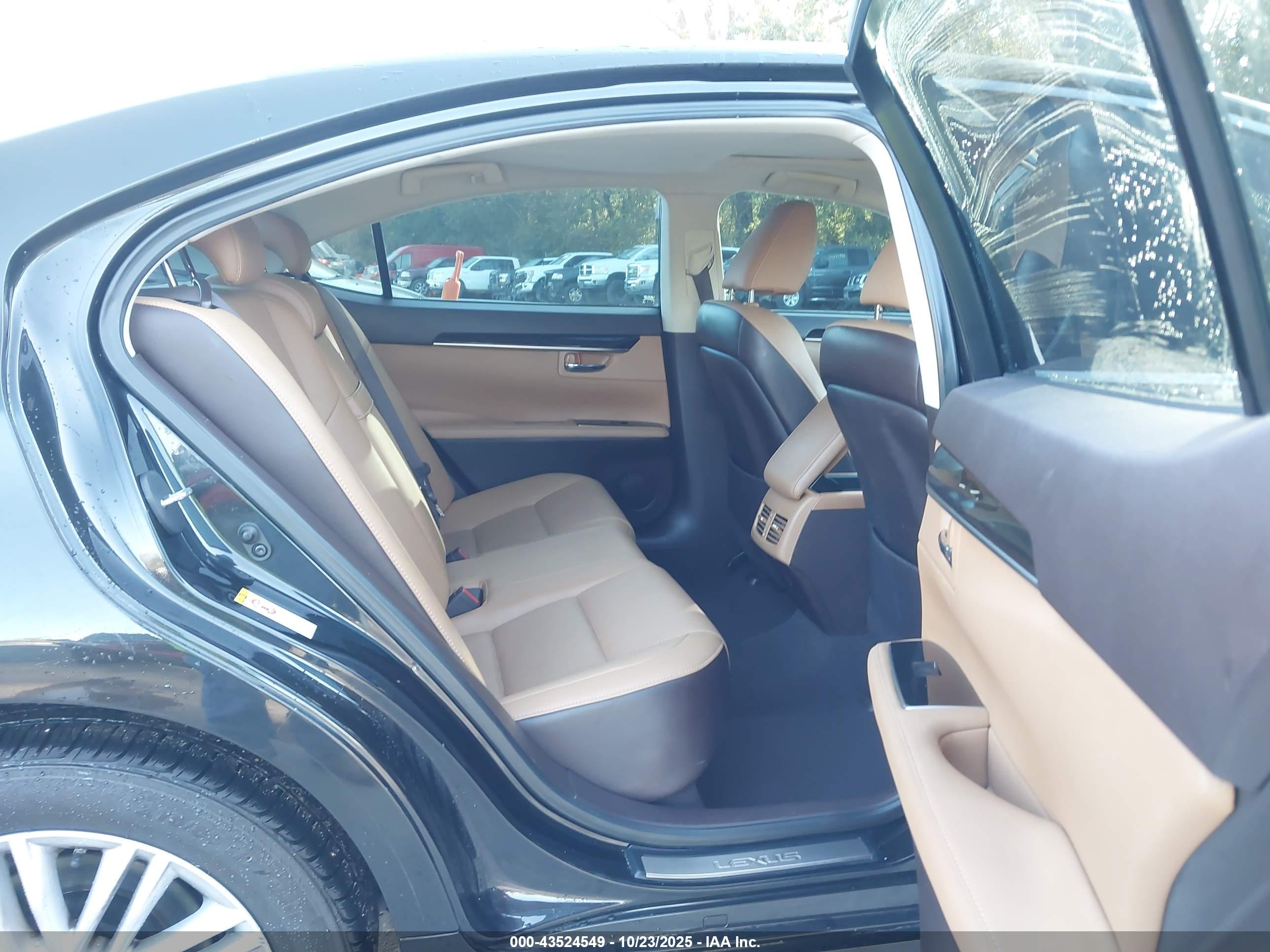 LEXUS ES image 8