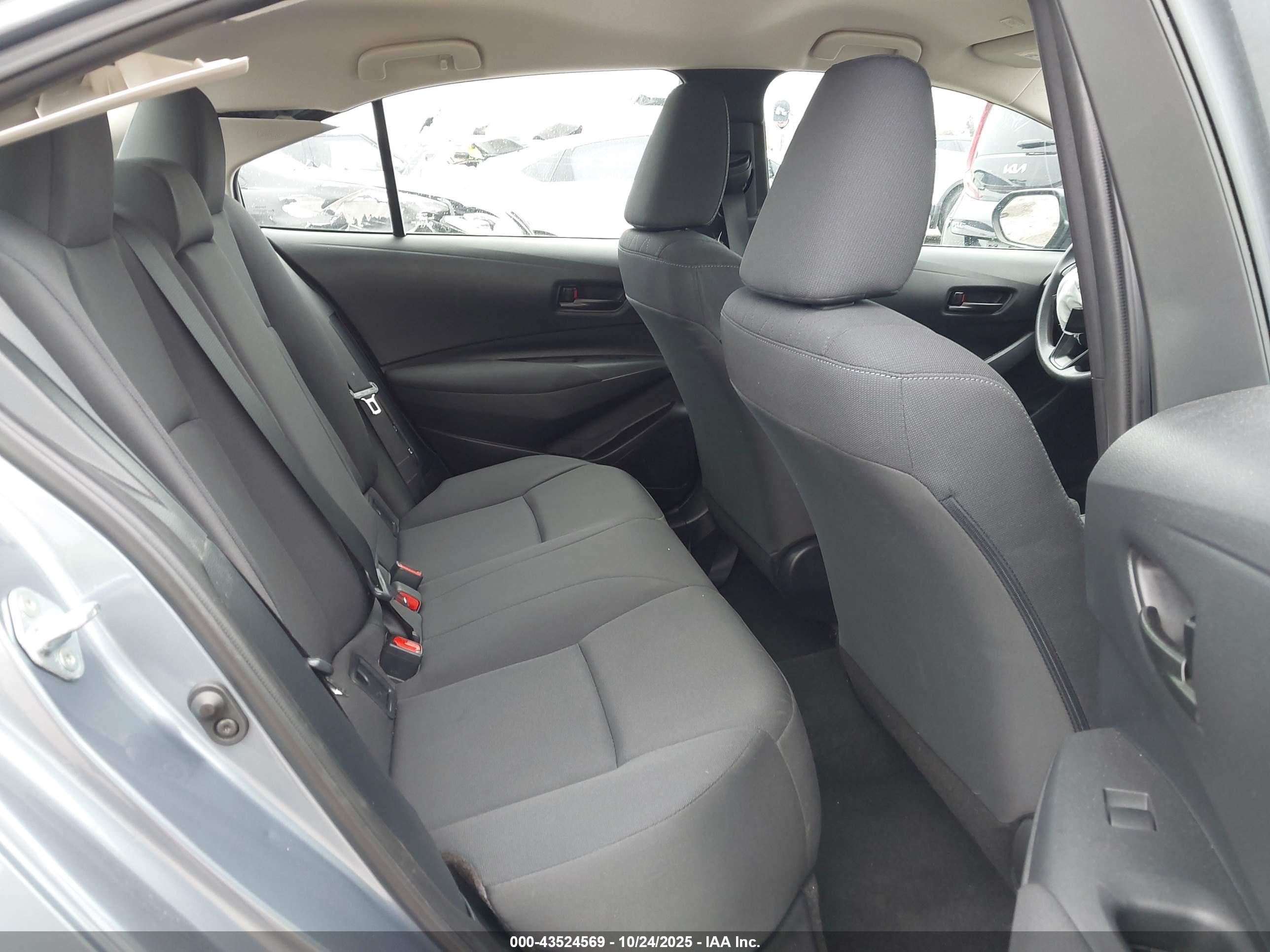 TOYOTA COROLLA image 8