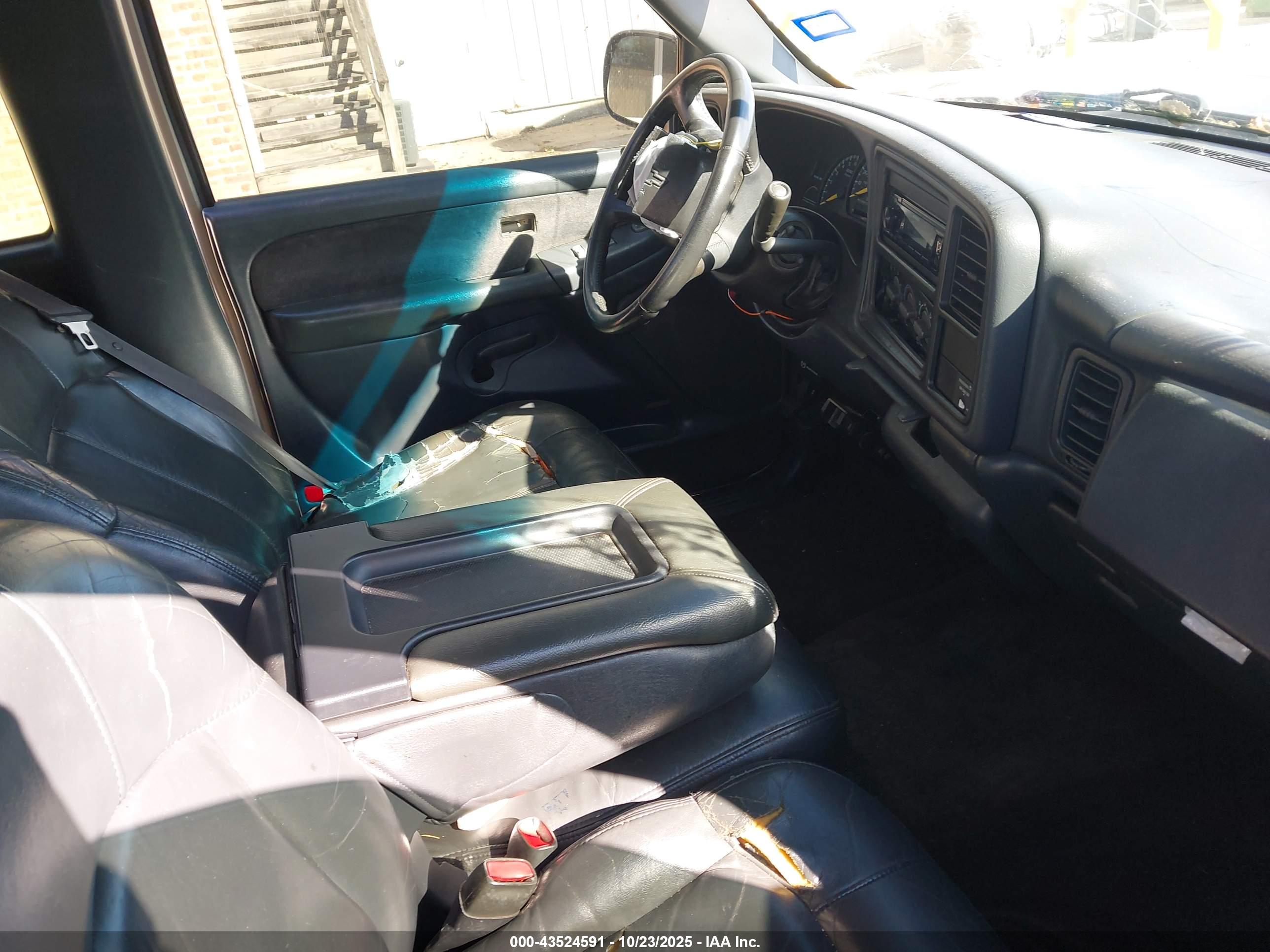CHEVROLET SILVERADO image 5