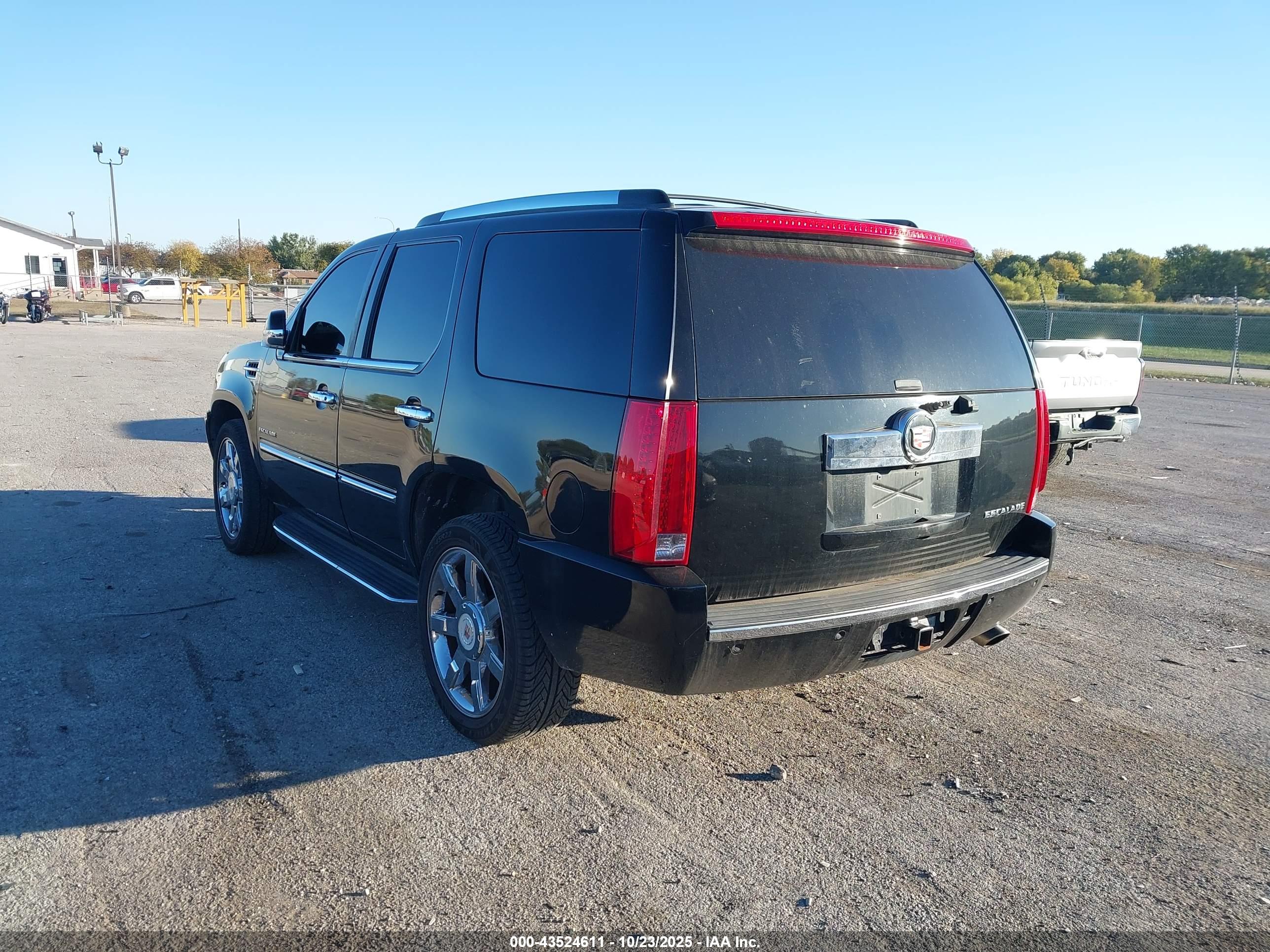CADILLAC ESCALADE image 3