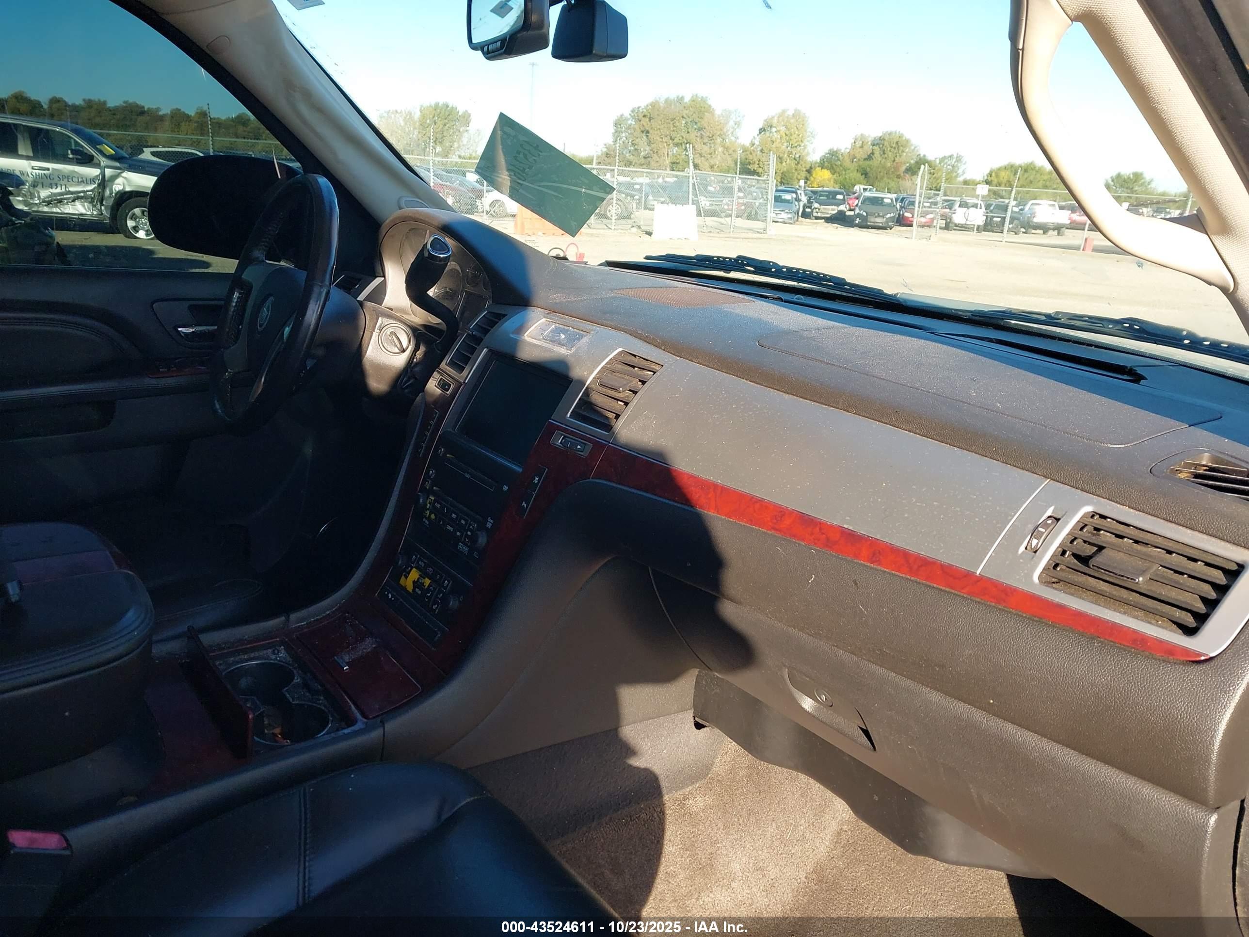 CADILLAC ESCALADE image 5