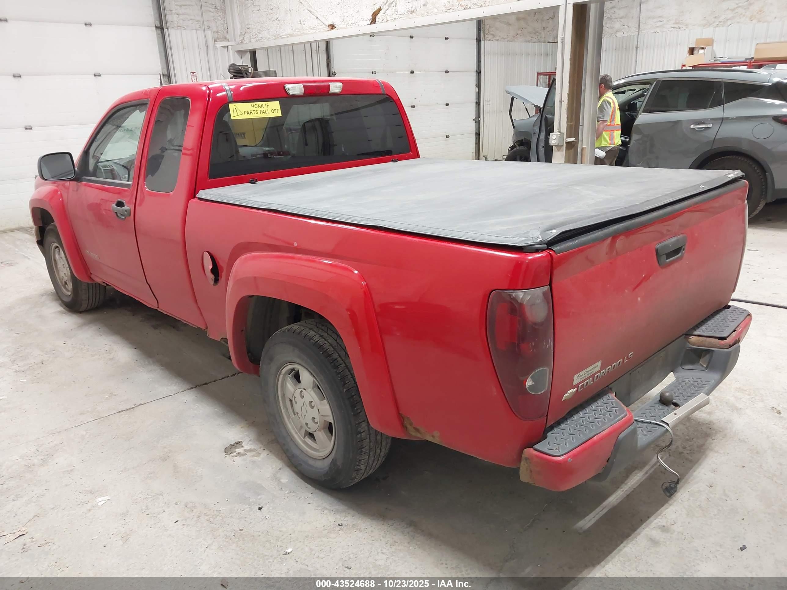 CHEVROLET COLORADO image 3