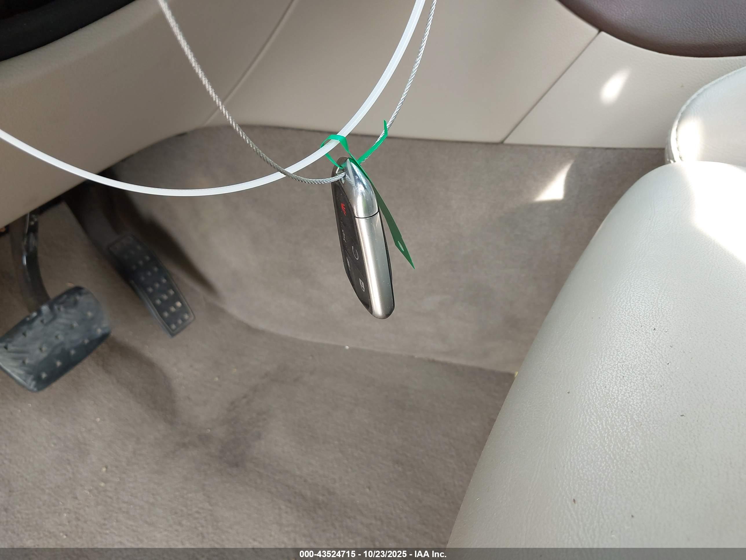 CADILLAC SRX image 11