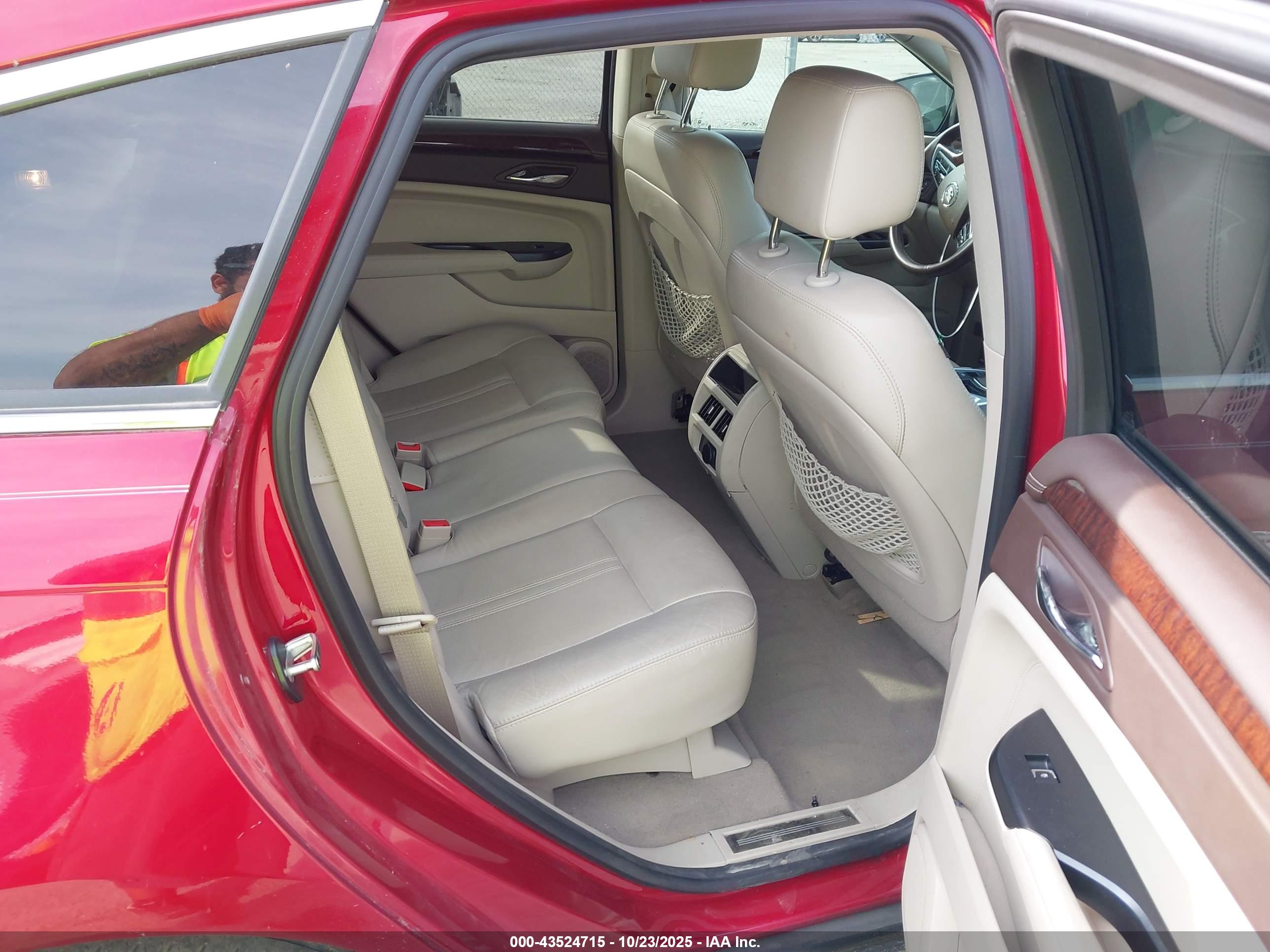 CADILLAC SRX image 8
