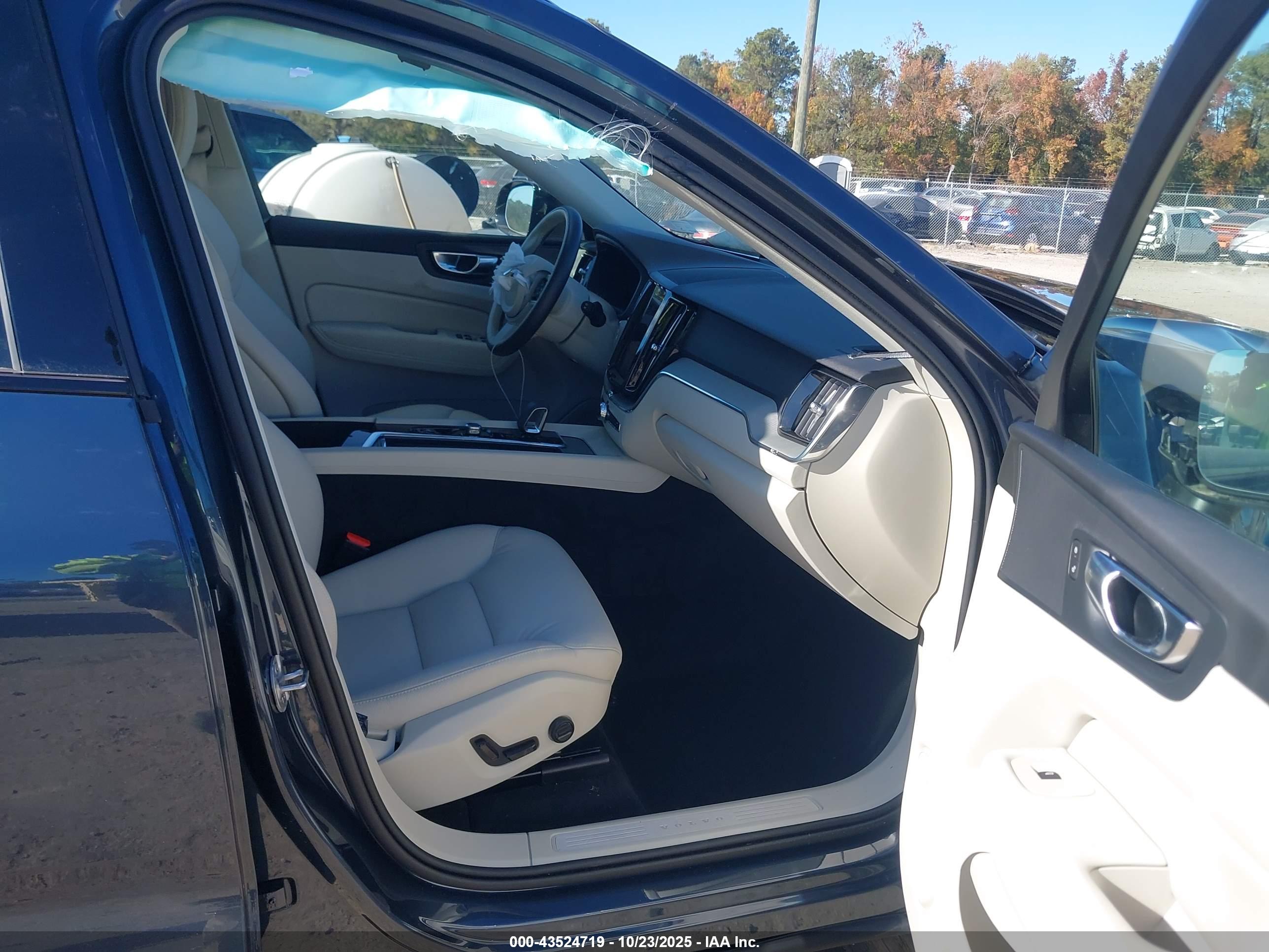 VOLVO XC60 image 5
