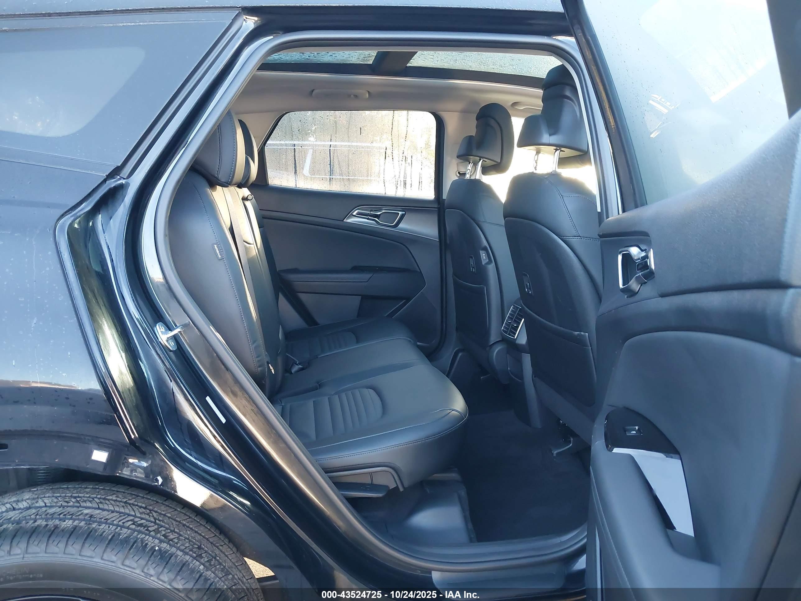 KIA SPORTAGE image 8