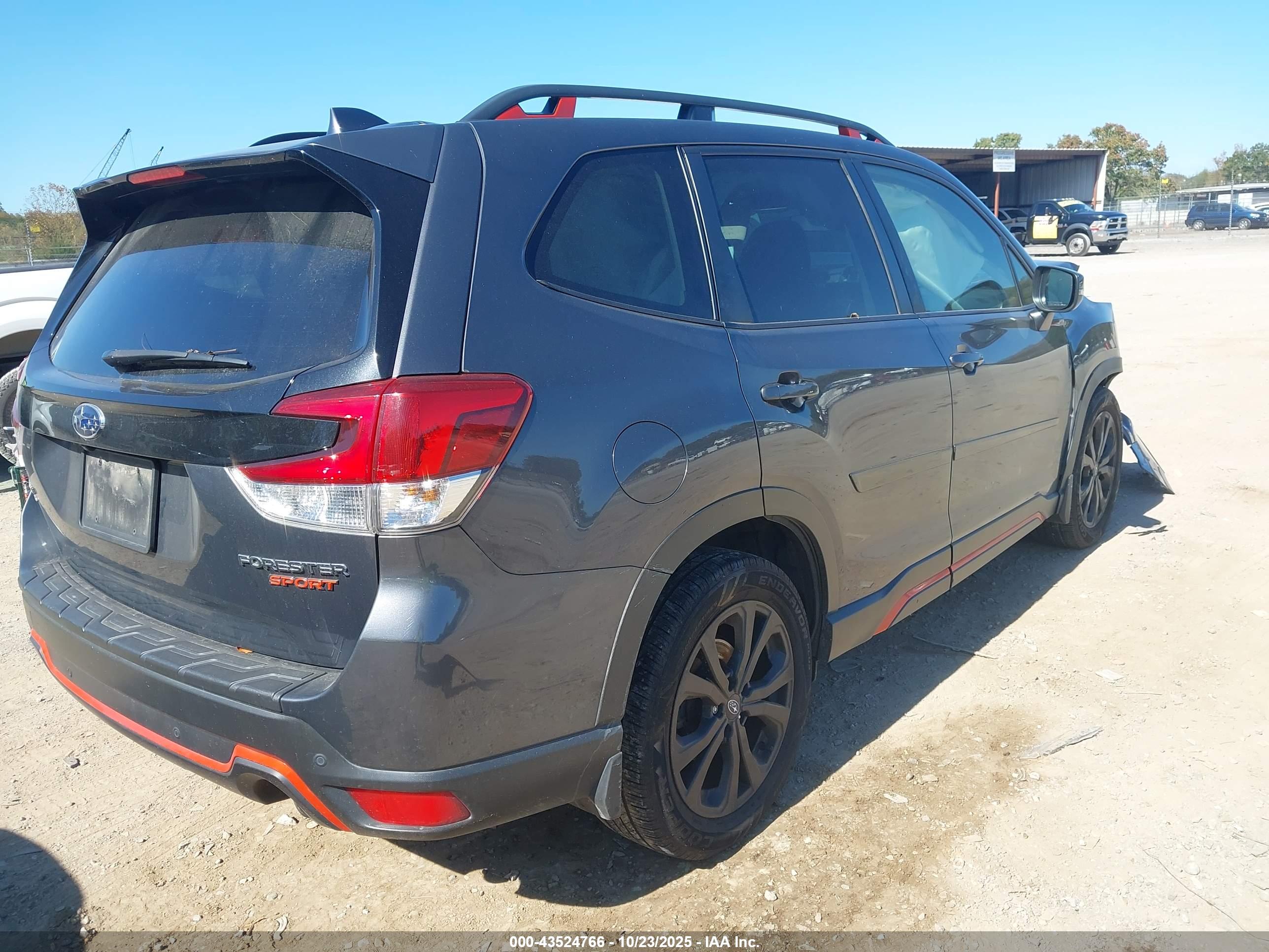 SUBARU FORESTER image 4
