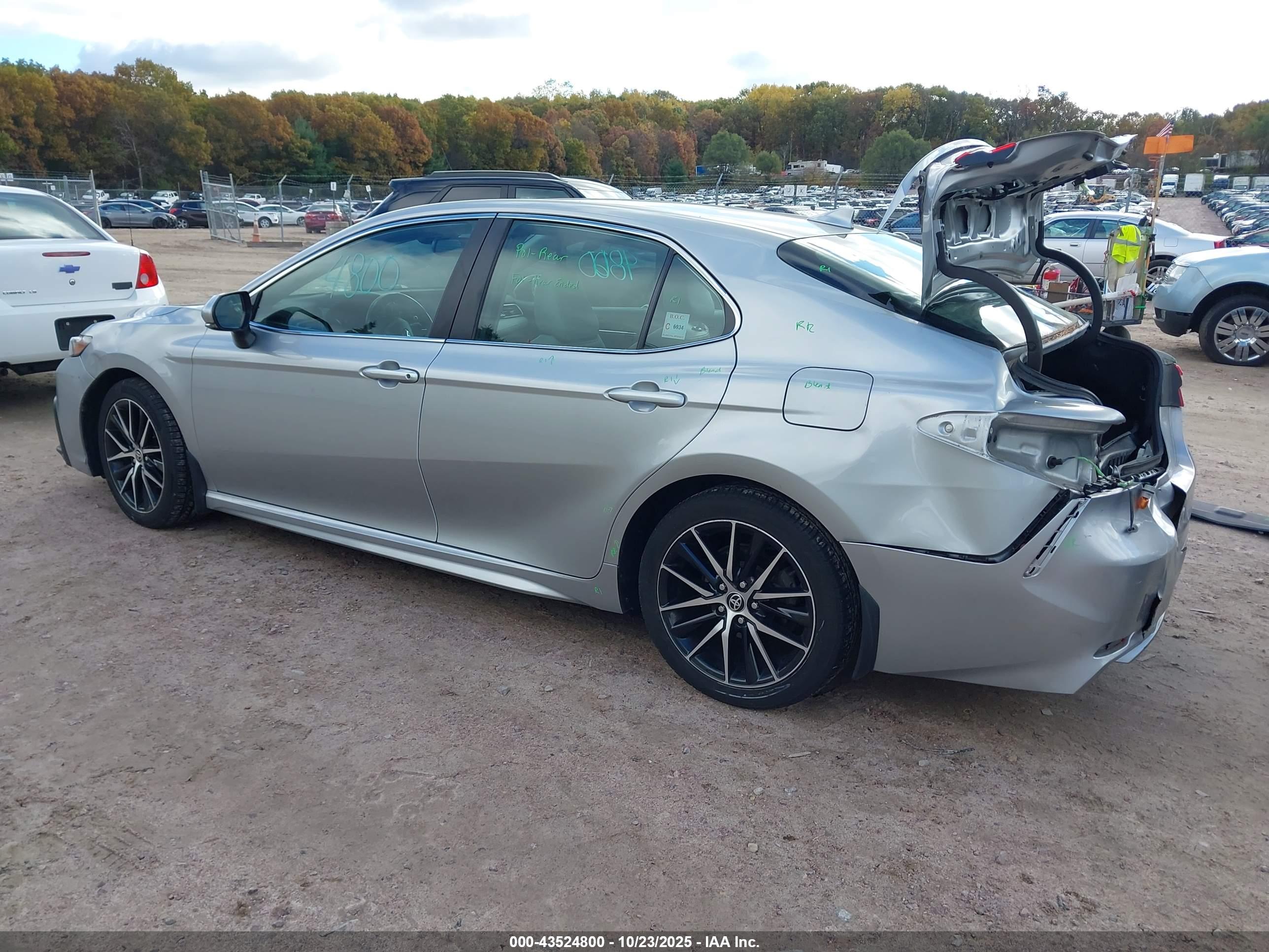 TOYOTA CAMRY image 3