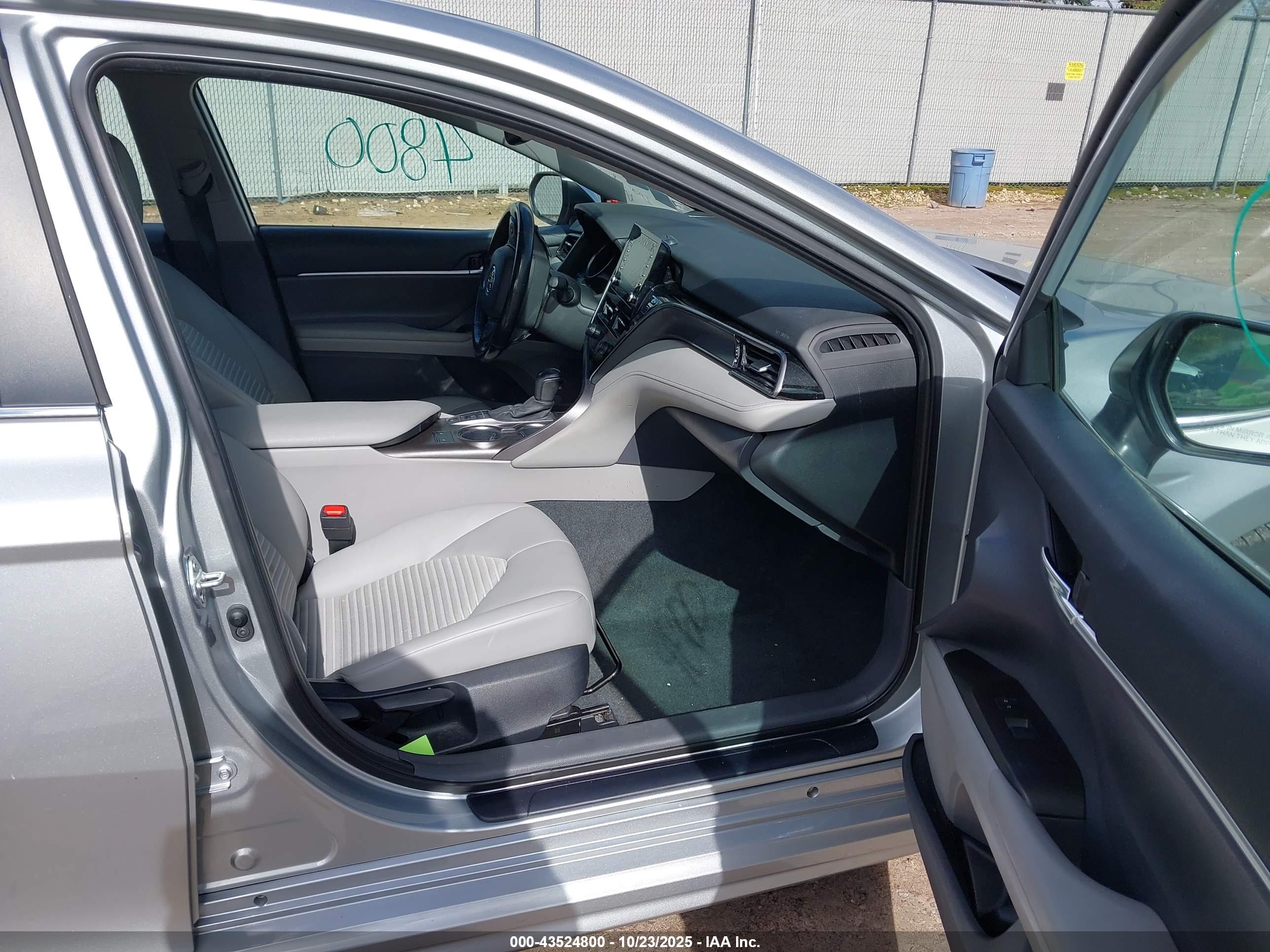 TOYOTA CAMRY image 5