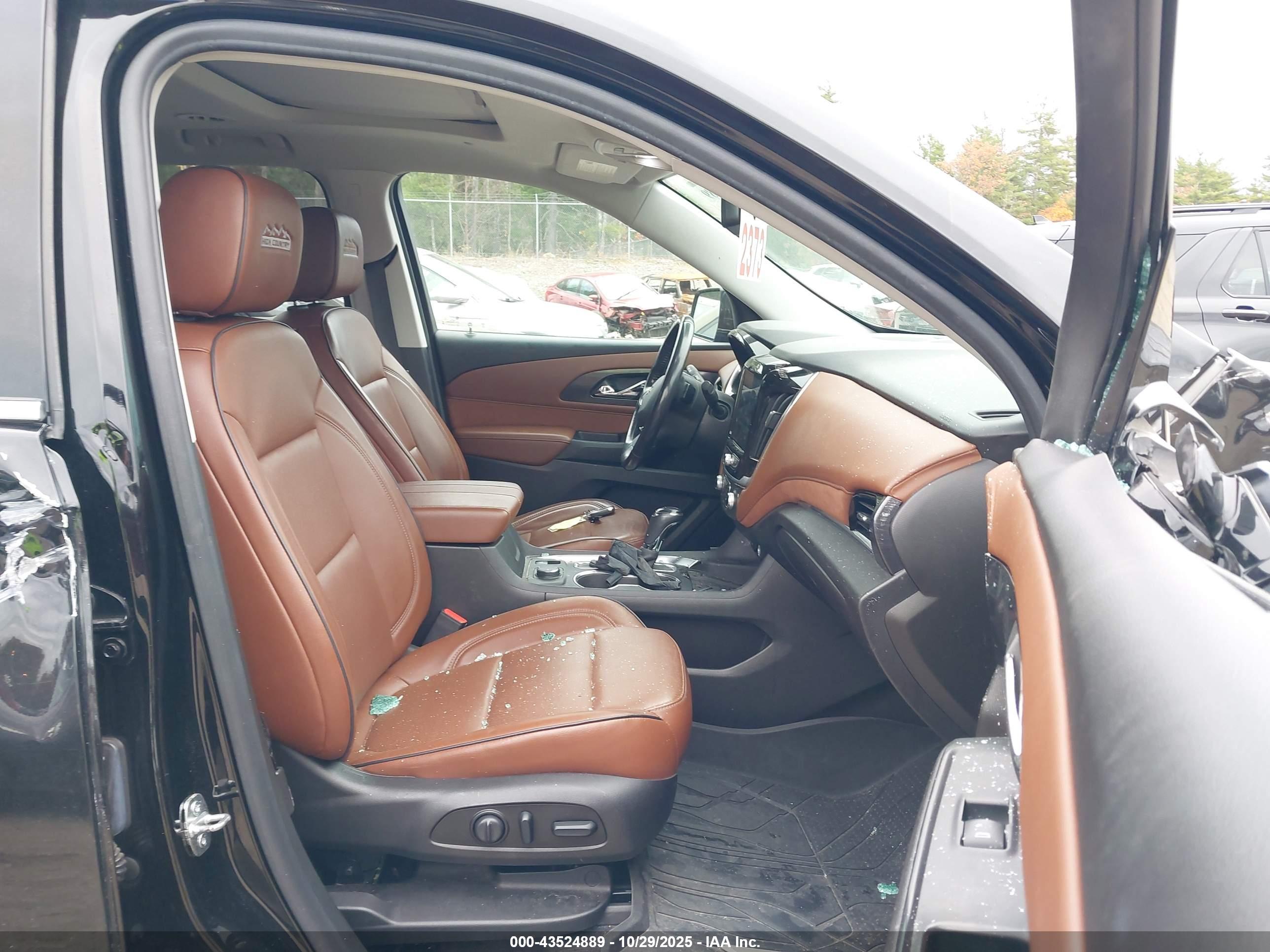 CHEVROLET TRAVERSE image 5