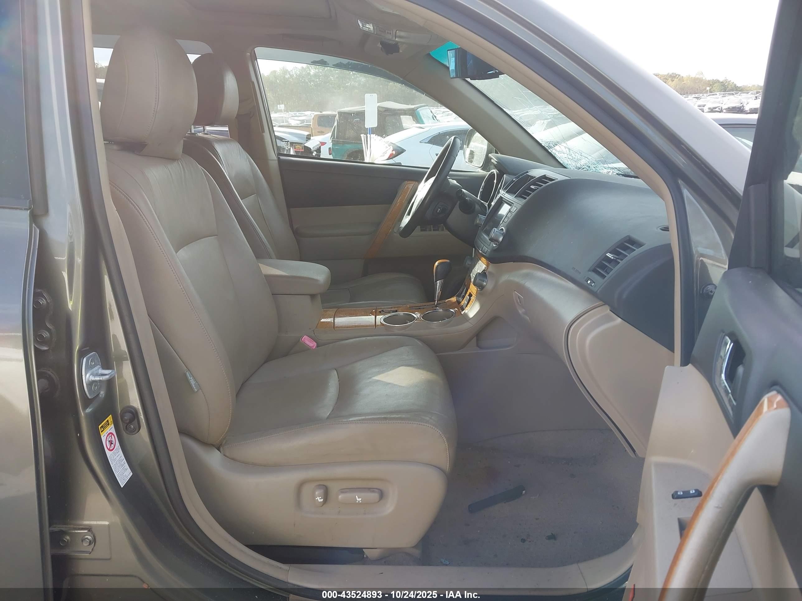 TOYOTA HIGHLANDER image 5