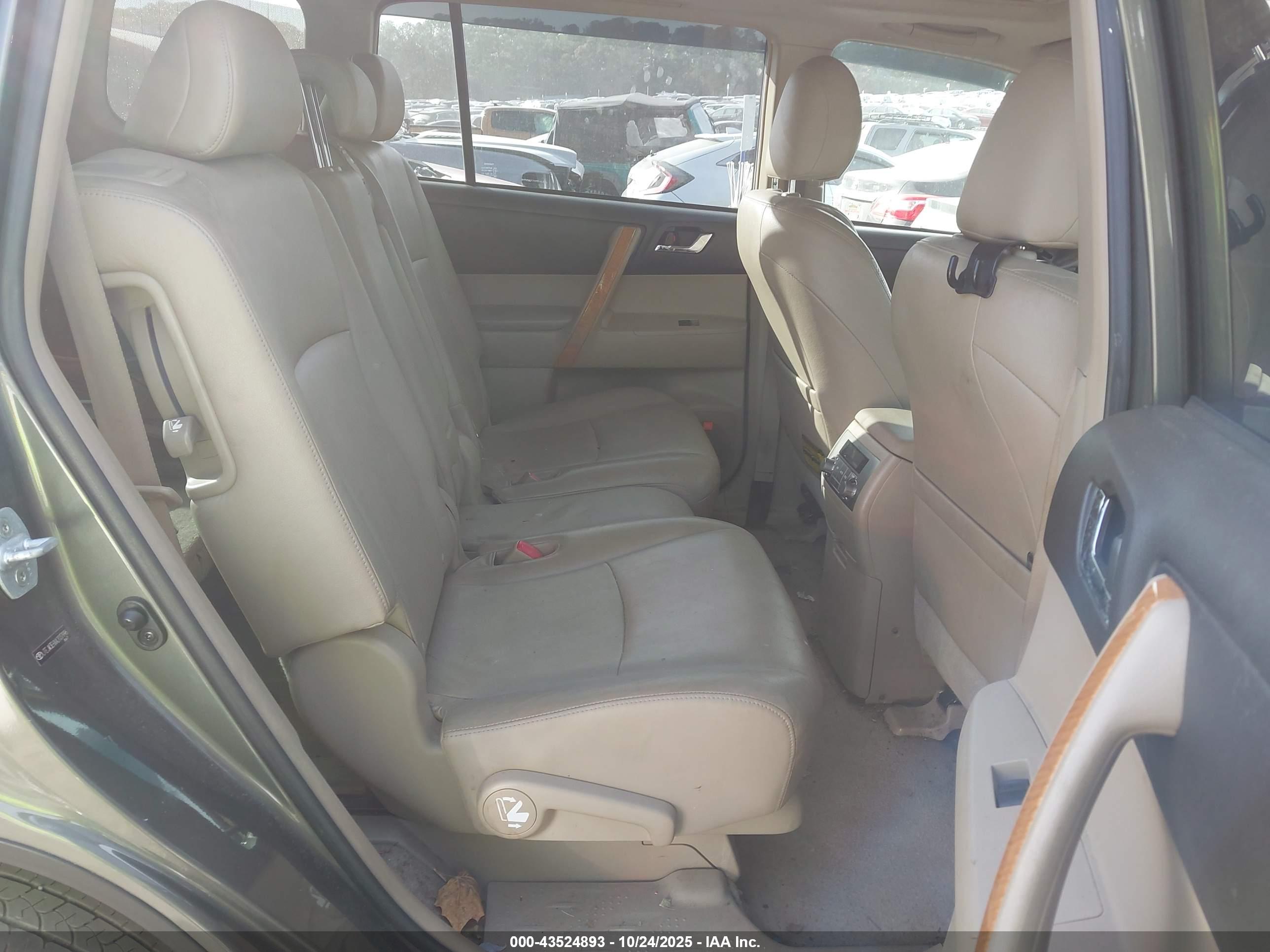TOYOTA HIGHLANDER image 8