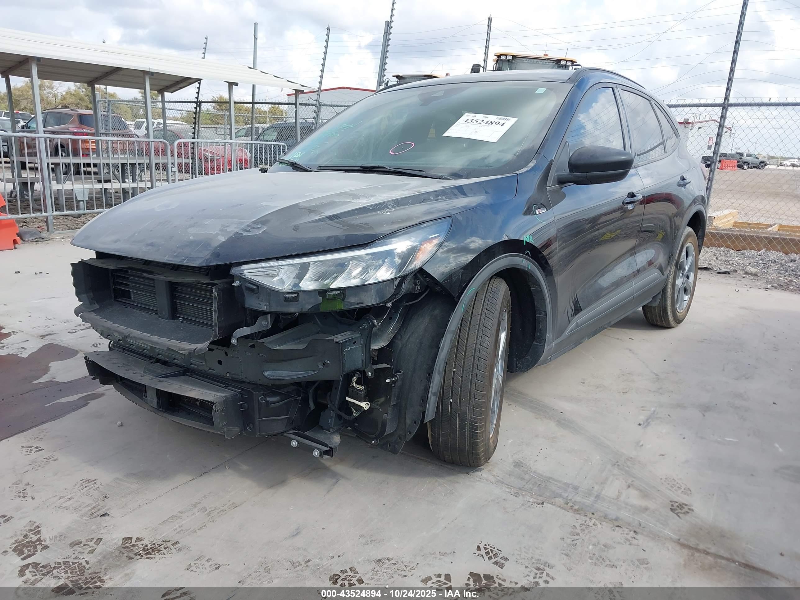 FORD ESCAPE image 2